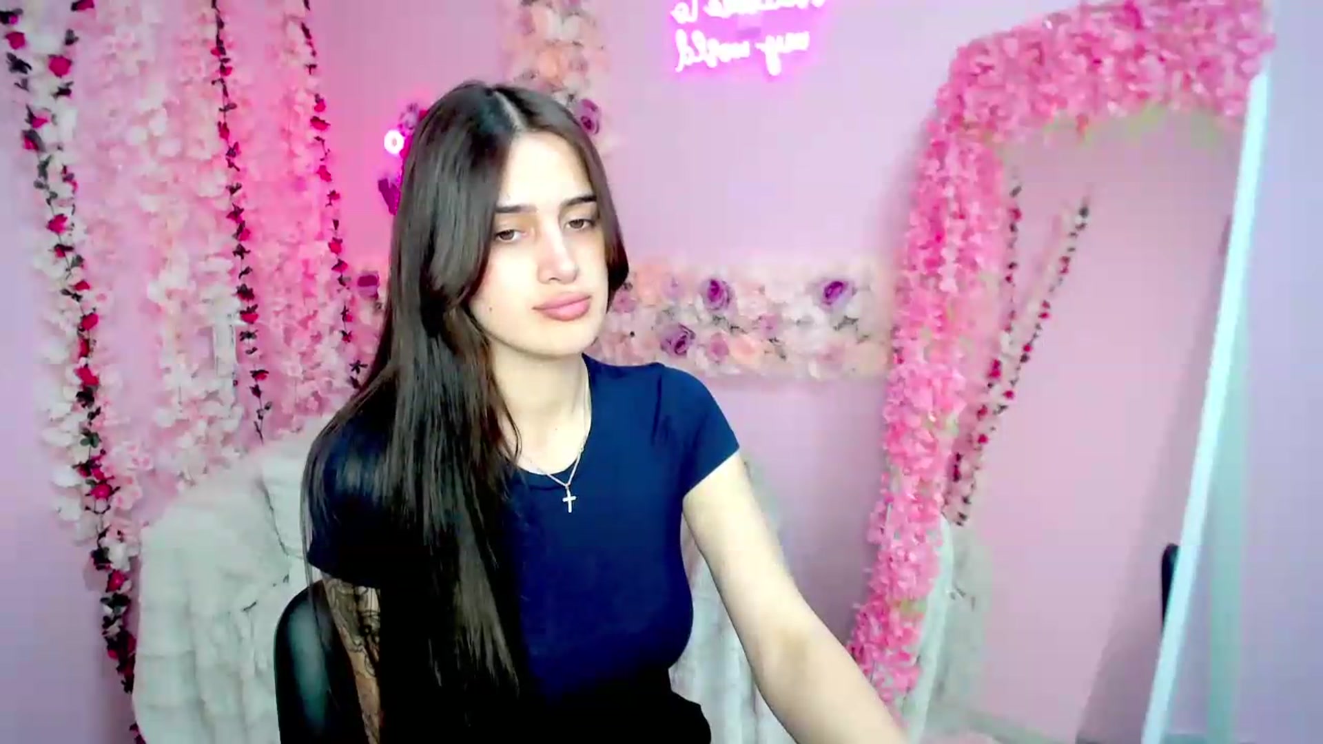 Gallery image thumbnail from Eliza_beth's myfreecams stream on, 06/19/2026, 16:22 image 6 of 20