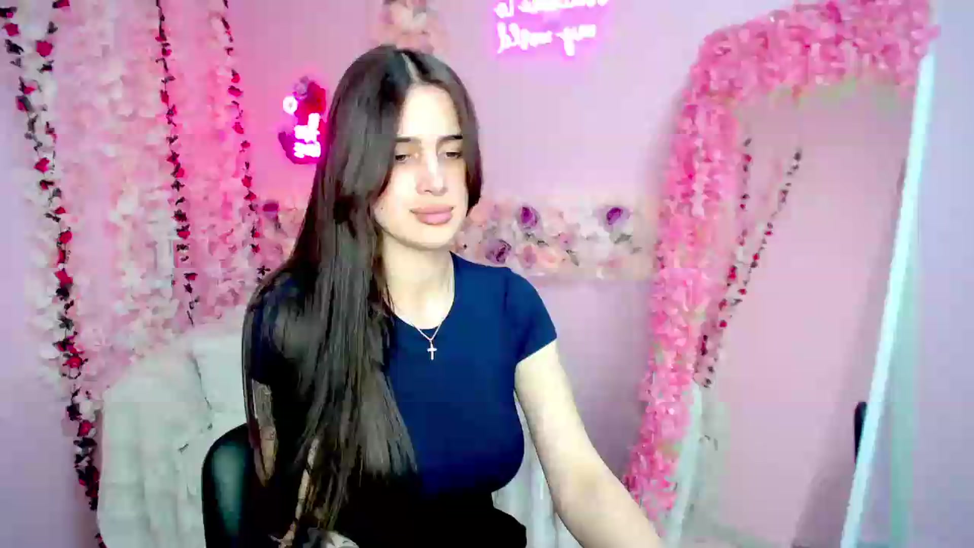 Gallery image thumbnail from Eliza_beth's myfreecams stream on, 06/19/2026, 16:22 image 1 of 20