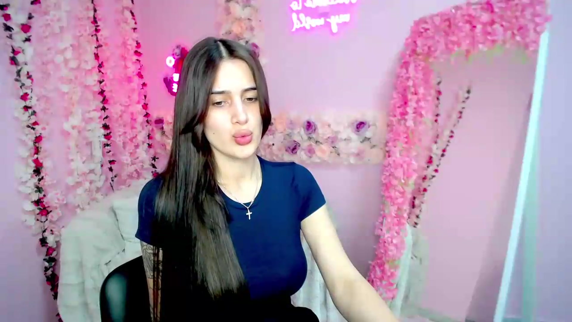 Gallery image thumbnail from Eliza_beth's myfreecams stream on, 06/19/2026, 16:22 image 19 of 20