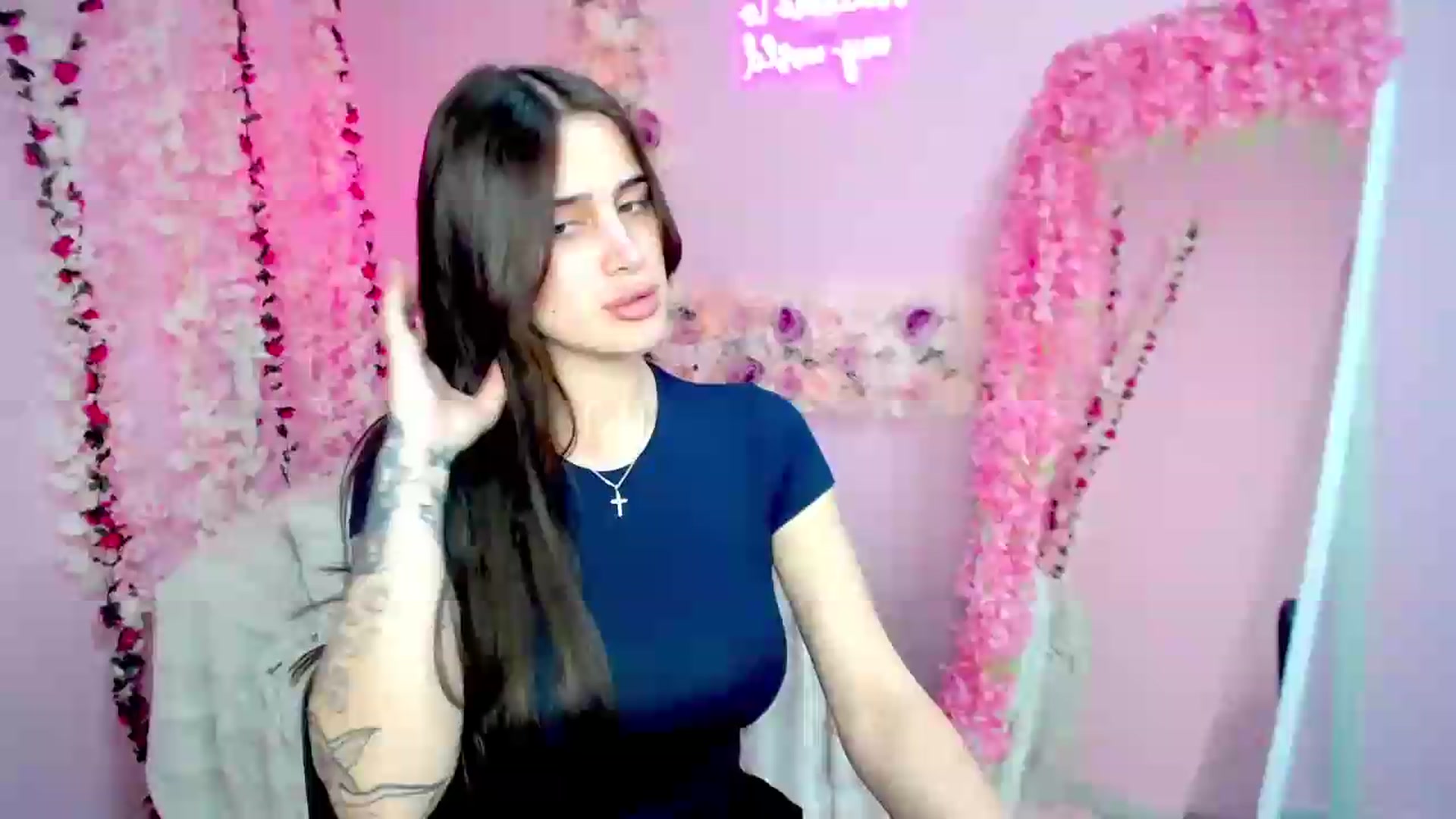 Gallery image thumbnail from Eliza_beth's myfreecams stream on, 06/19/2026, 16:22 image 5 of 20
