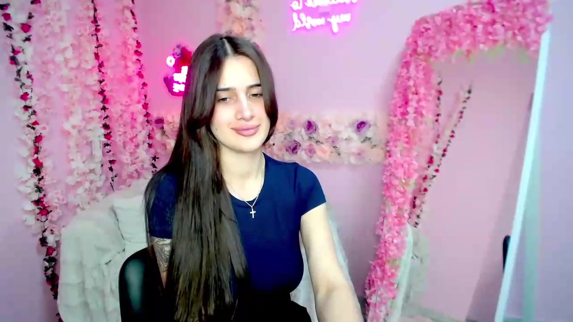 Gallery image thumbnail from Eliza_beth's myfreecams stream on, 06/19/2026, 16:22 image 8 of 20