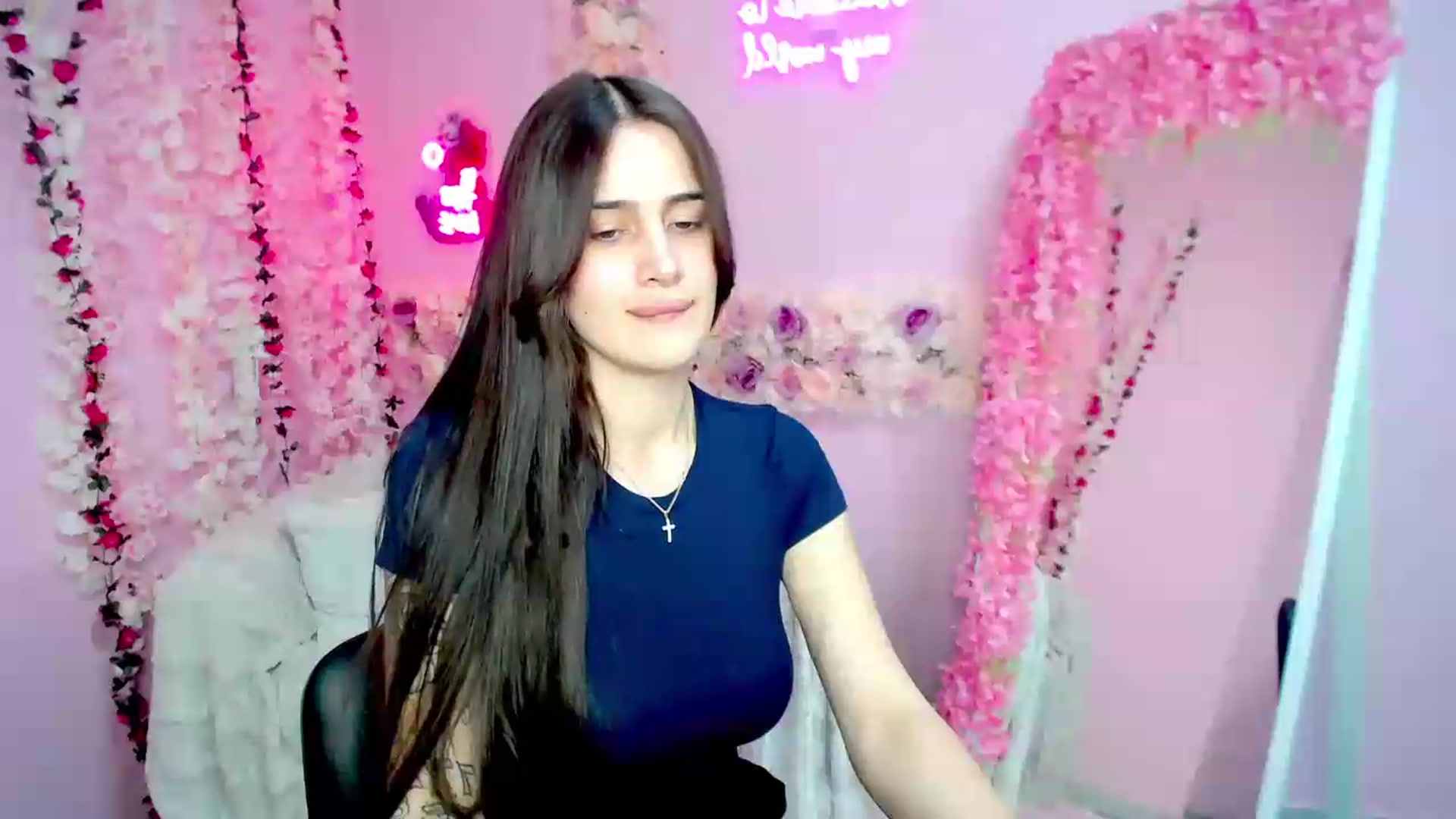 Gallery image thumbnail from Eliza_beth's myfreecams stream on, 06/19/2026, 16:22 image 4 of 20