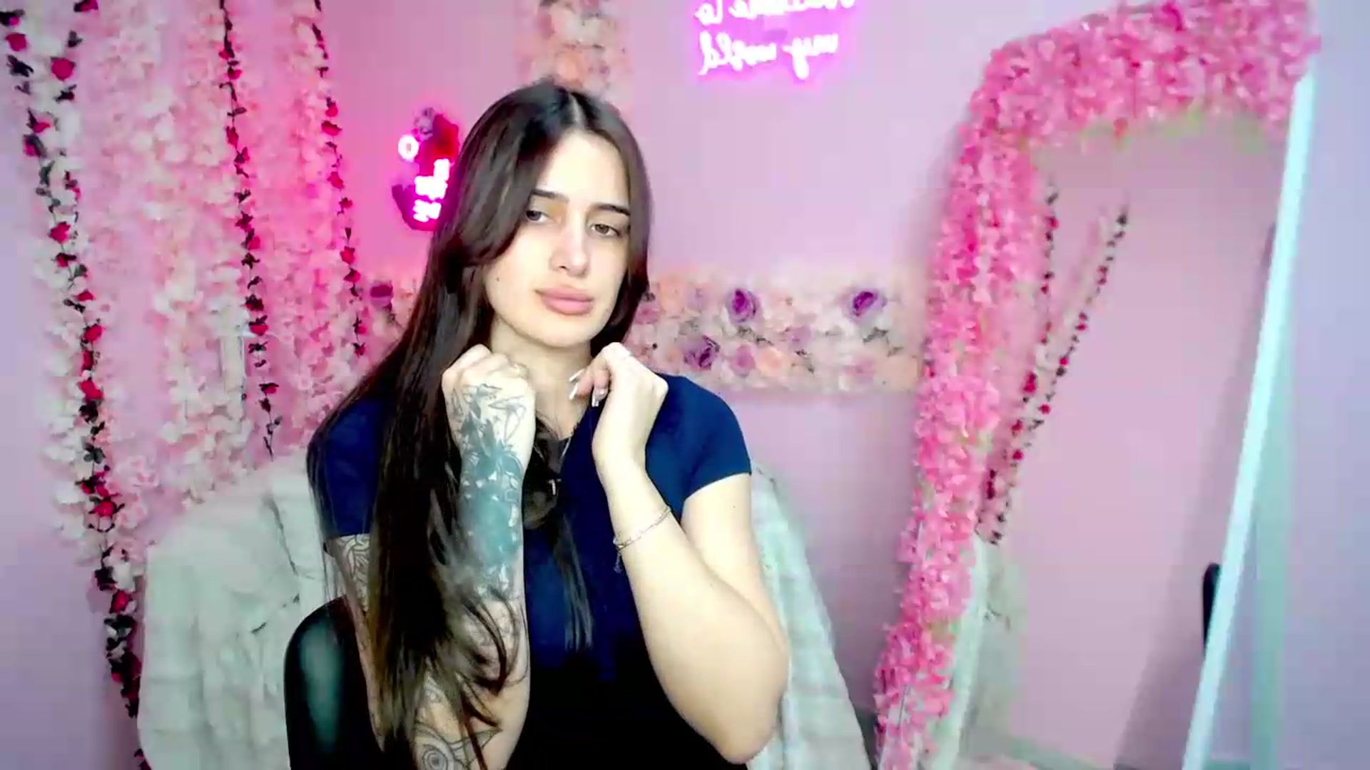 Gallery image thumbnail from Eliza_beth's myfreecams stream on, 06/19/2026, 16:22 image 9 of 20