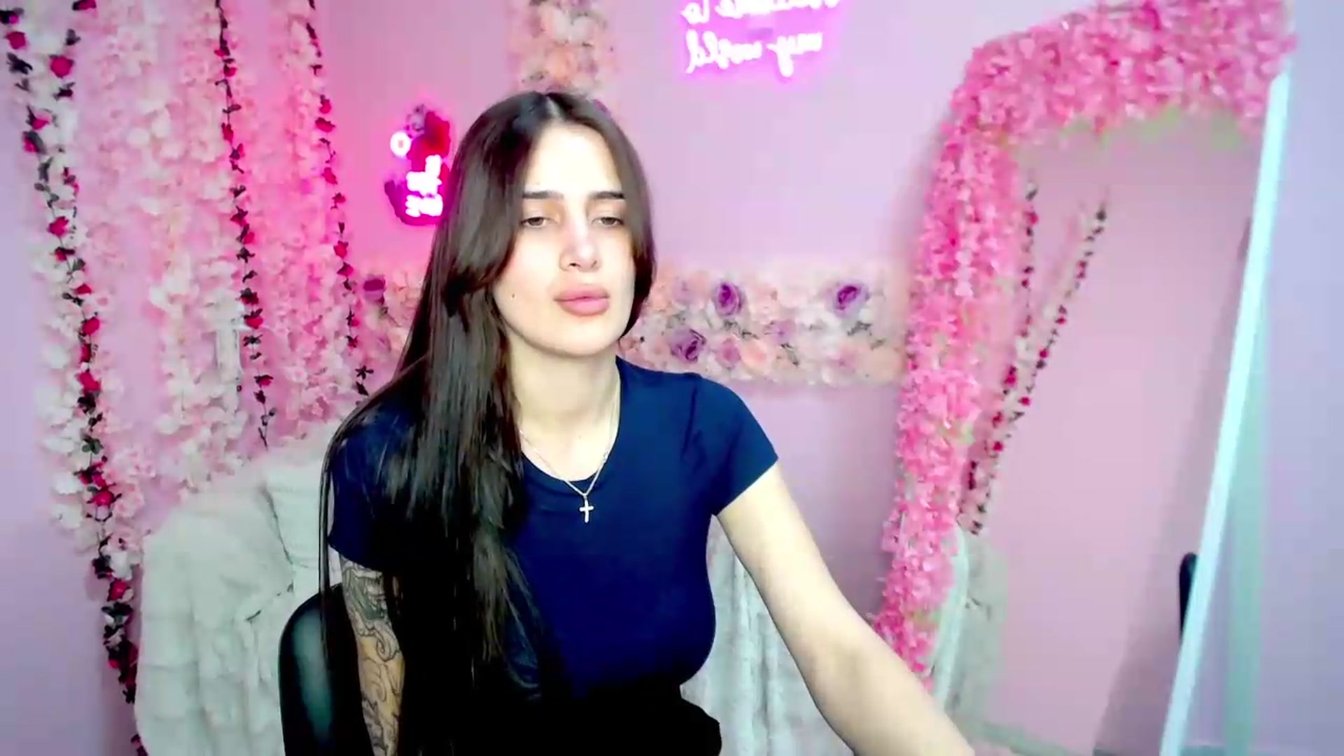 Gallery image thumbnail from Eliza_beth's myfreecams stream on, 06/19/2026, 16:22 image 2 of 20