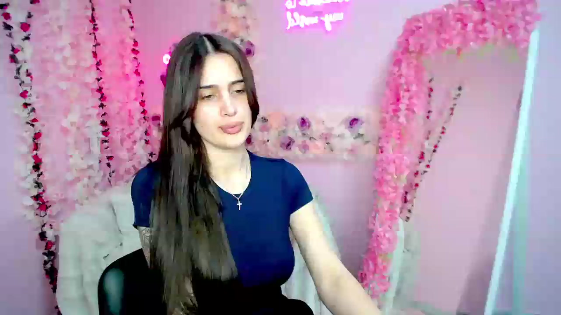Gallery image thumbnail from Eliza_beth's myfreecams stream on, 06/19/2026, 16:22 image 17 of 20