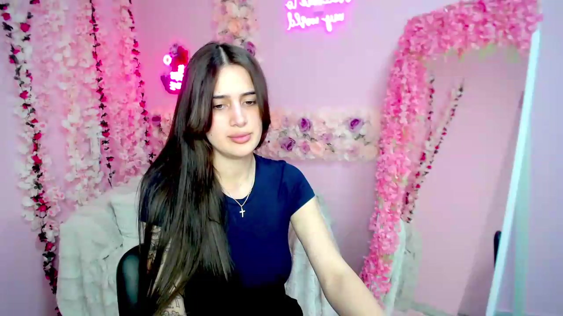 Gallery image thumbnail from Eliza_beth's myfreecams stream on, 06/19/2026, 16:22 image 11 of 20