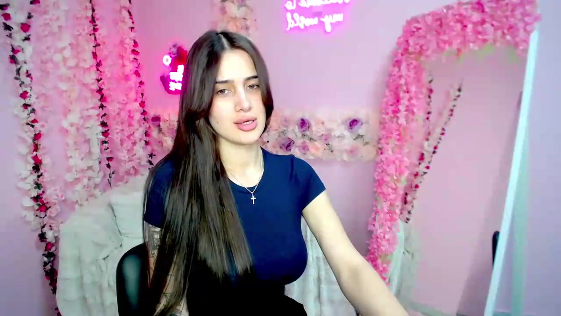Gallery image thumbnail from Eliza_beth's myfreecams stream on, 06/19/2026, 16:22 image 7 of 20