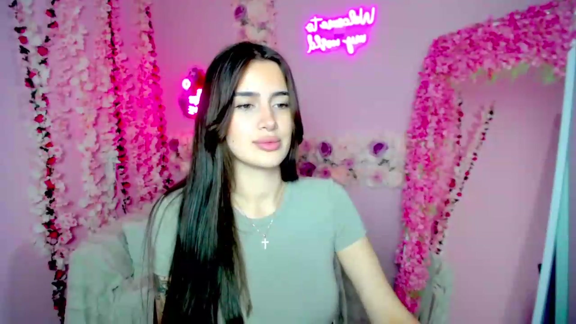 Gallery image thumbnail from Eliza_beth's myfreecams stream on, 06/20/2026, 12:53 image 6 of 20