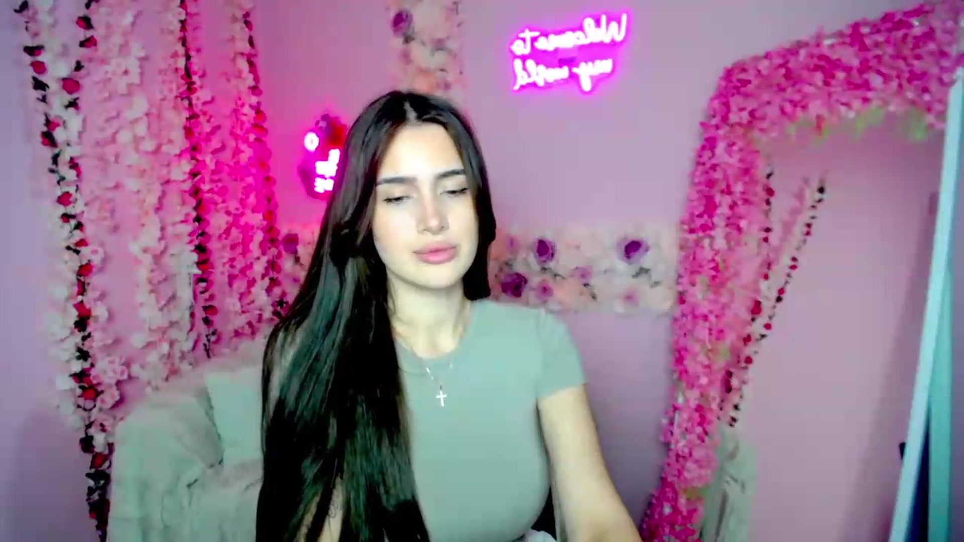 Gallery image thumbnail from Eliza_beth's myfreecams stream on, 06/20/2026, 12:53 image 2 of 20