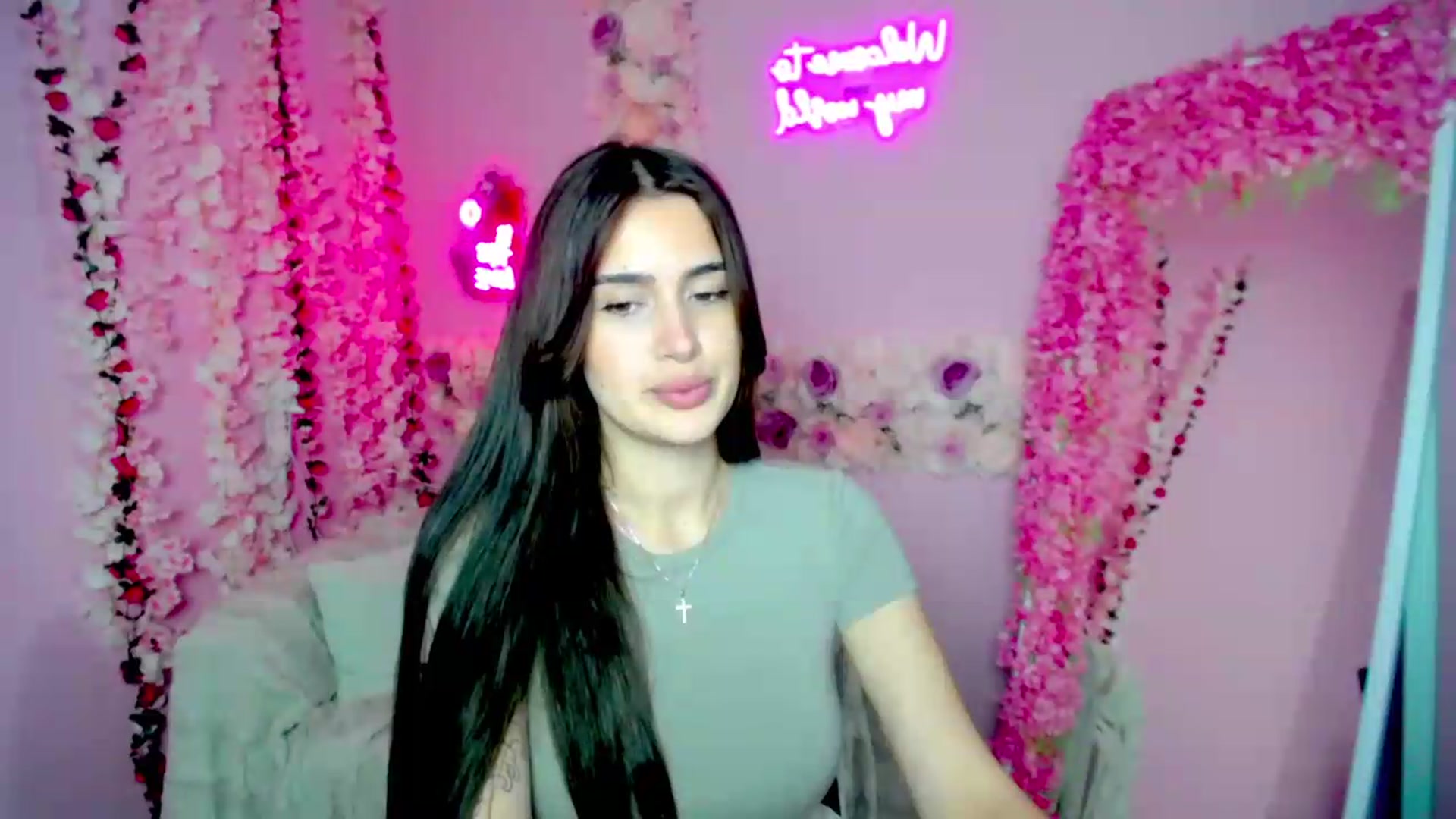 Gallery image thumbnail from Eliza_beth's myfreecams stream on, 06/20/2026, 12:53 image 4 of 20