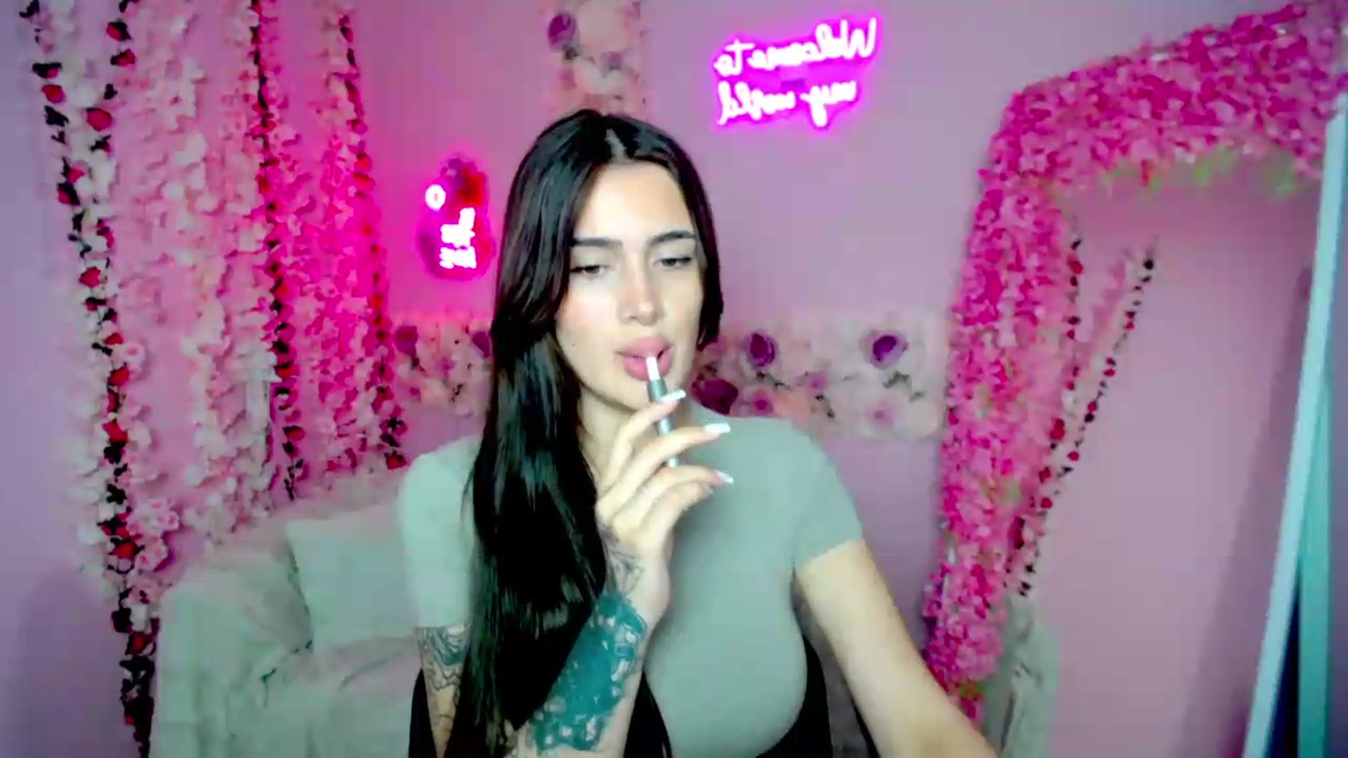 Gallery image thumbnail from Eliza_beth's myfreecams stream on, 06/20/2026, 12:53 image 14 of 20