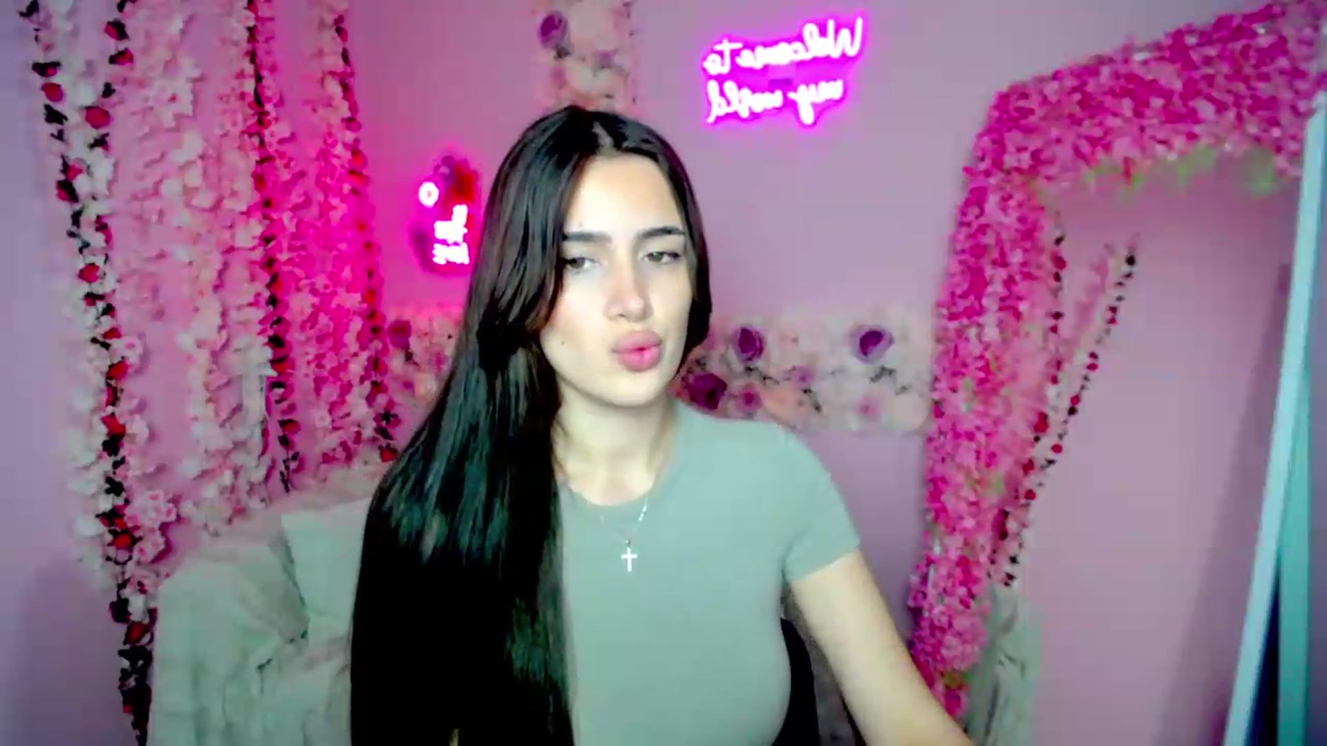 Gallery image thumbnail from Eliza_beth's myfreecams stream on, 06/20/2026, 12:53 image 20 of 20