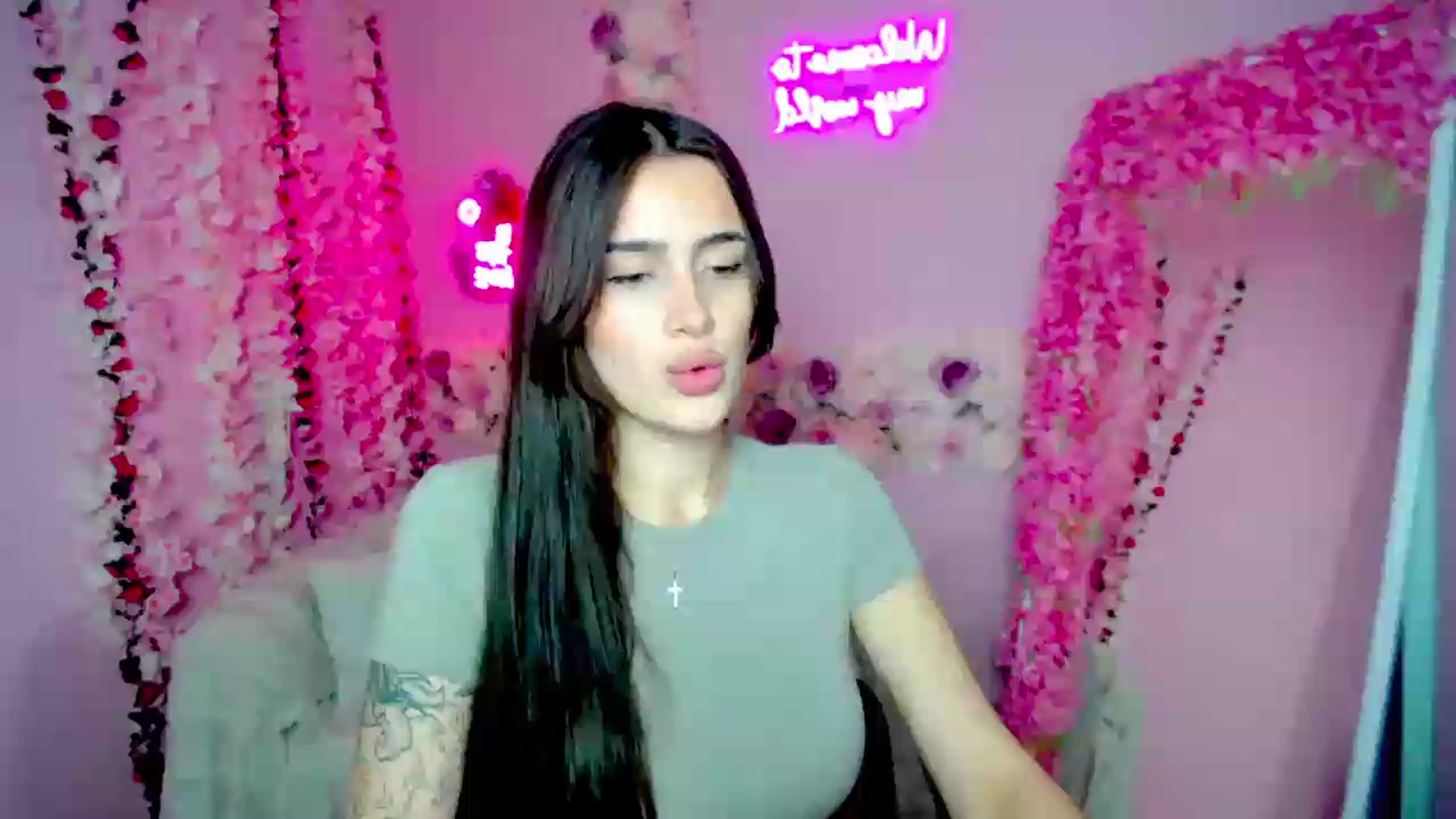 Gallery image thumbnail from Eliza_beth's myfreecams stream on, 06/20/2026, 12:53 image 12 of 20