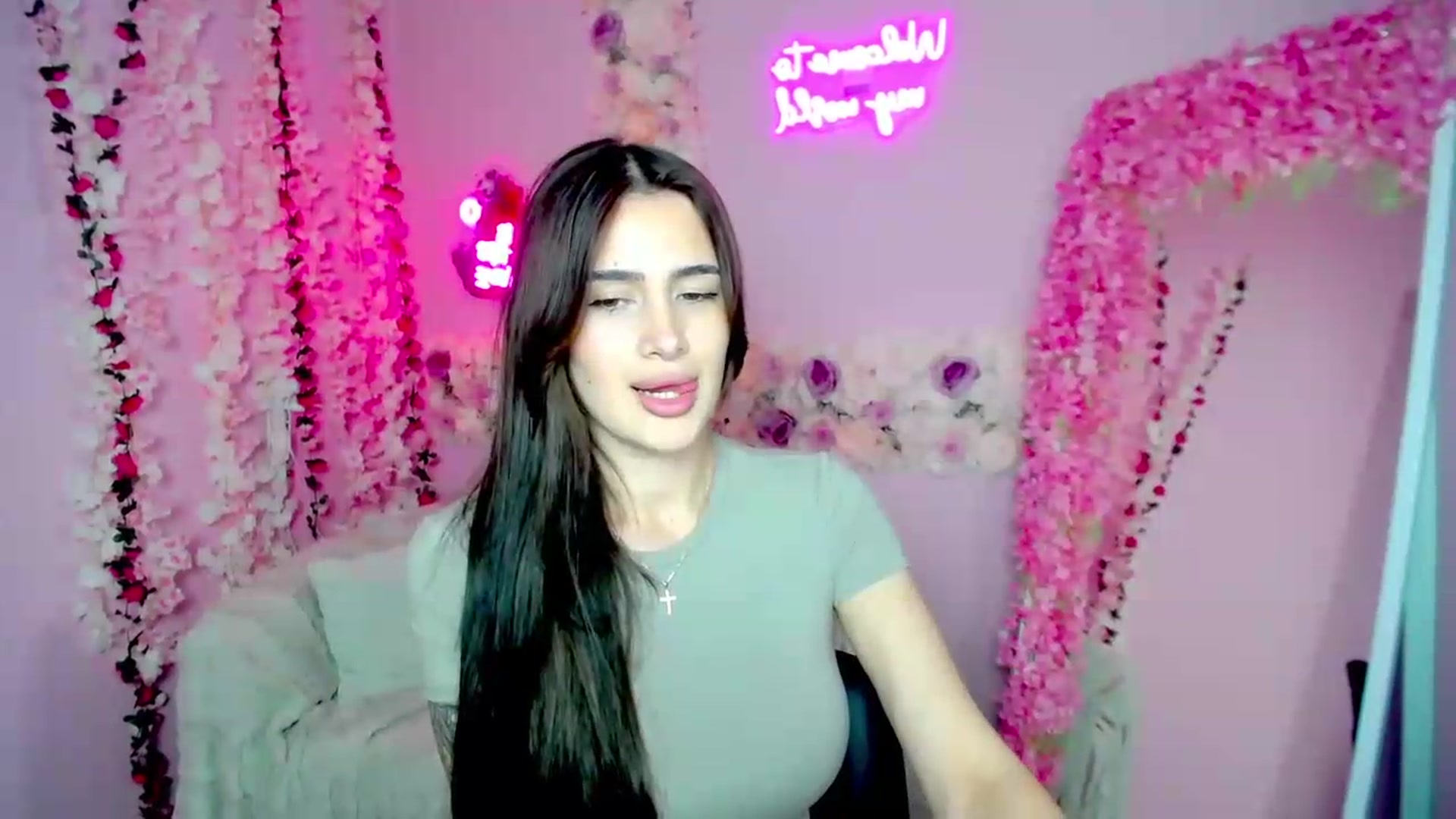 Gallery image thumbnail from Eliza_beth's myfreecams stream on, 06/20/2026, 14:52 image 6 of 20