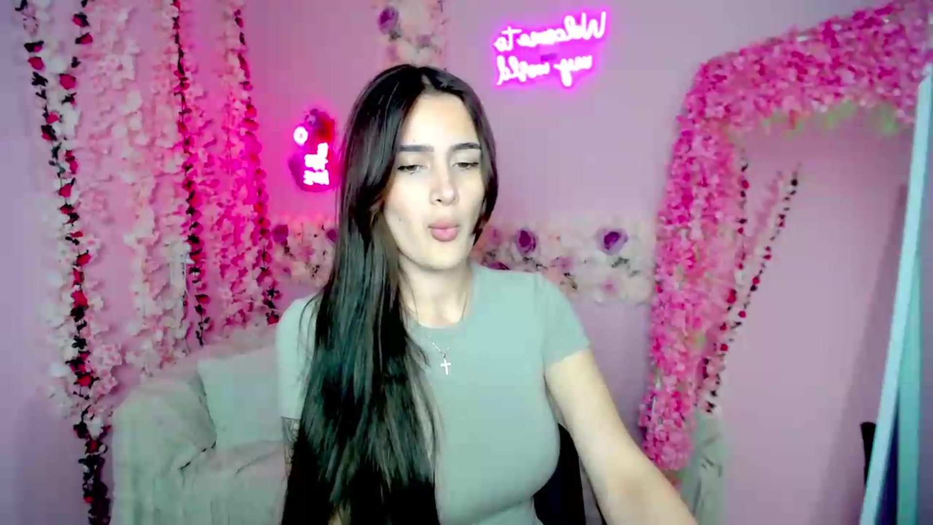 Gallery image thumbnail from Eliza_beth's myfreecams stream on, 06/20/2026, 14:52 image 12 of 20