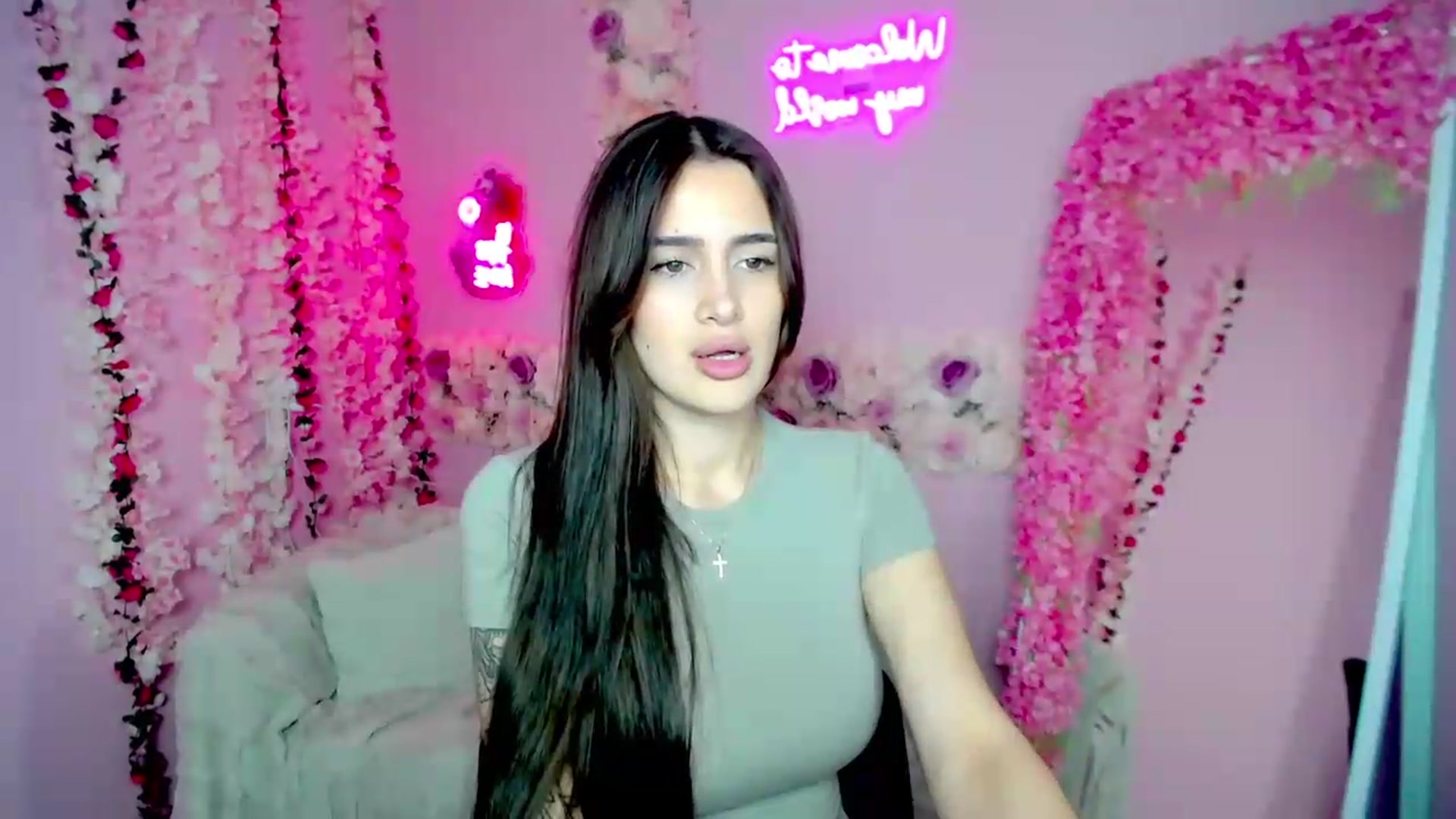 Gallery image thumbnail from Eliza_beth's myfreecams stream on, 06/20/2026, 14:52 image 14 of 20