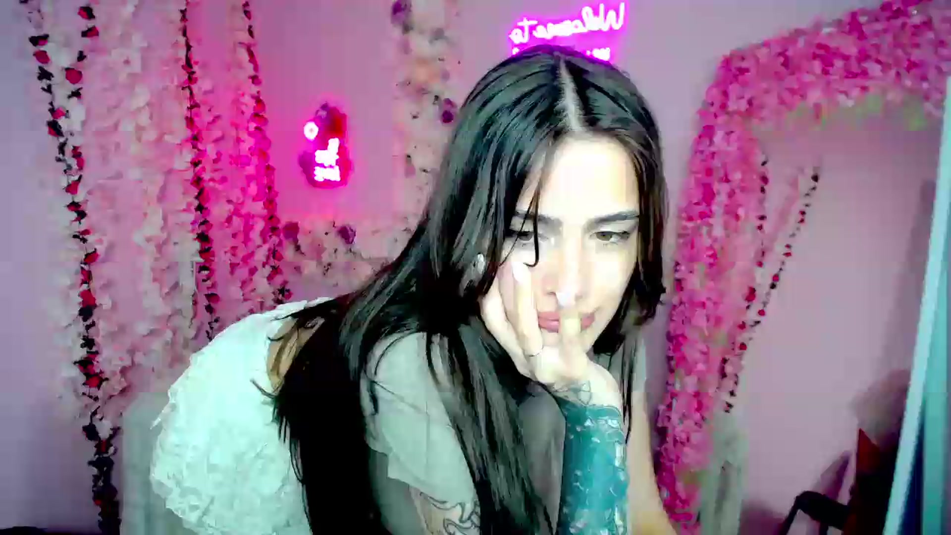 Gallery image thumbnail from Eliza_beth's myfreecams stream on, 06/20/2026, 16:02 image 20 of 20