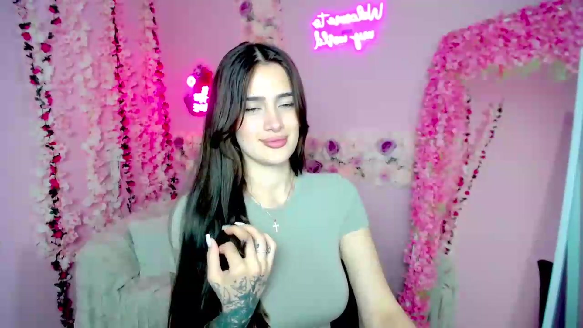 Gallery image thumbnail from Eliza_beth's myfreecams stream on, 06/20/2026, 16:02 image 9 of 20