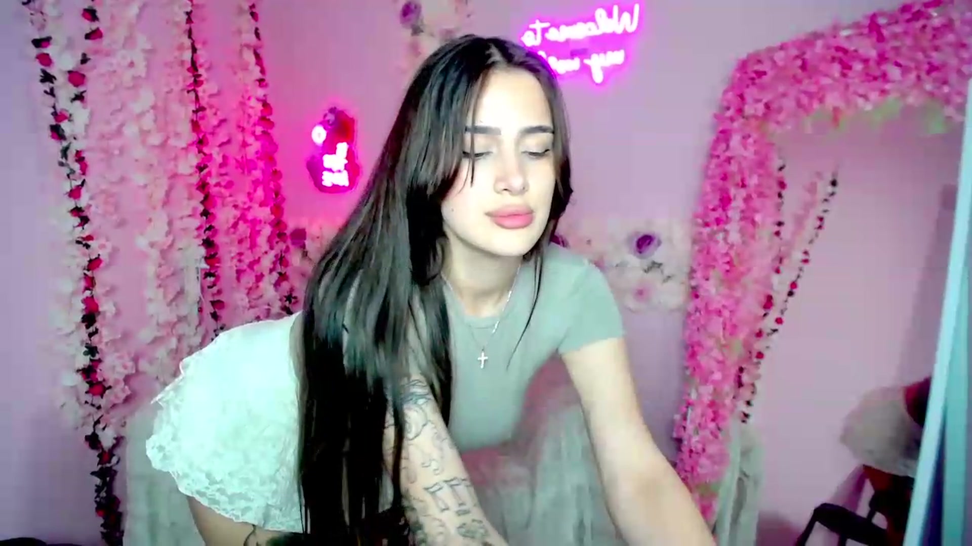 Gallery image thumbnail from Eliza_beth's myfreecams stream on, 06/20/2026, 16:02 image 14 of 20