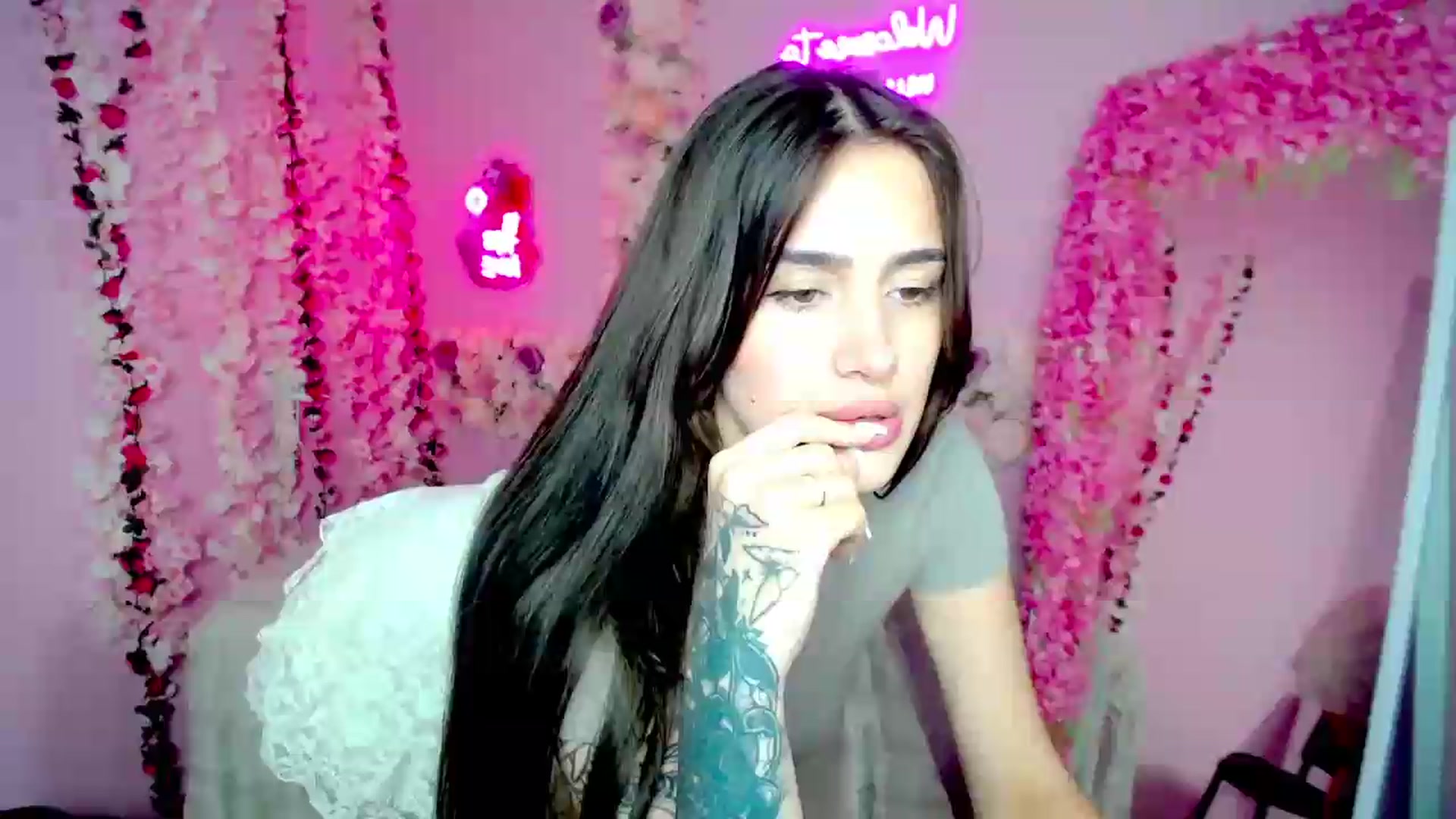 Gallery image thumbnail from Eliza_beth's myfreecams stream on, 06/20/2026, 16:02 image 10 of 20