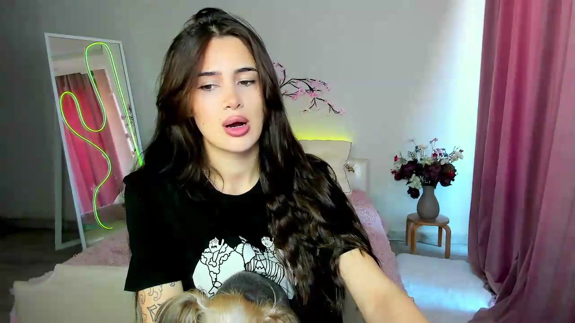 Gallery image thumbnail from Eliza_beth's myfreecams stream on, 06/23/2026, 07:02 image 3 of 20
