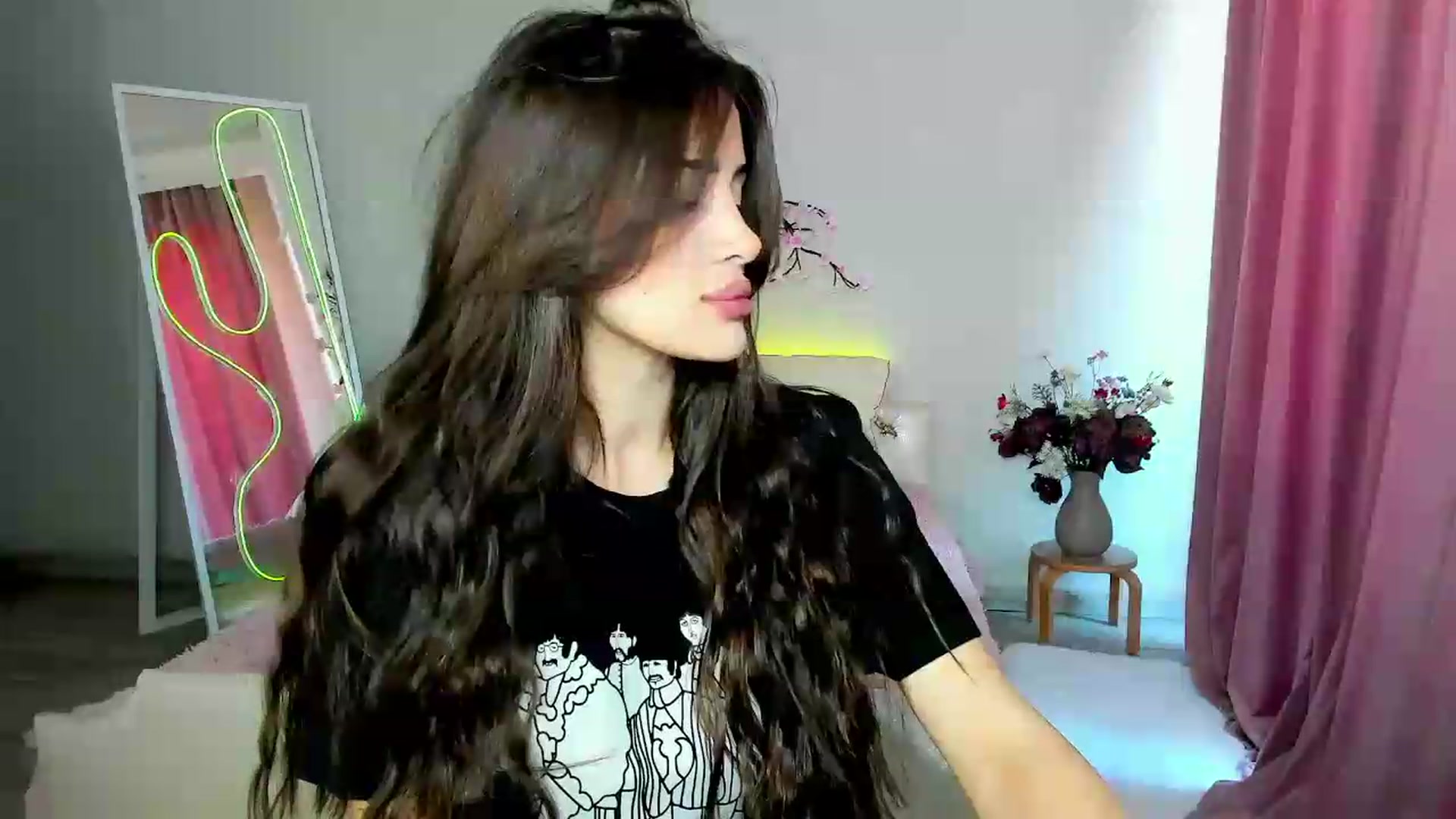 Gallery image thumbnail from Eliza_beth's myfreecams stream on, 06/23/2026, 07:02 image 19 of 20