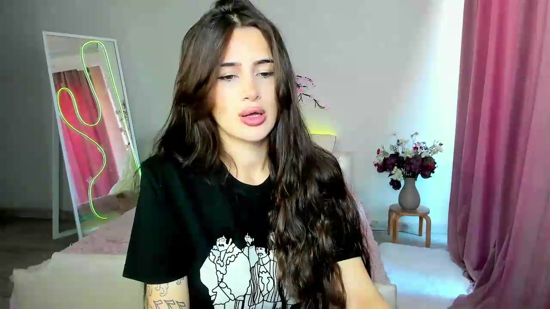 Gallery image thumbnail from Eliza_beth's myfreecams stream on, 06/23/2026, 07:02 image 12 of 20