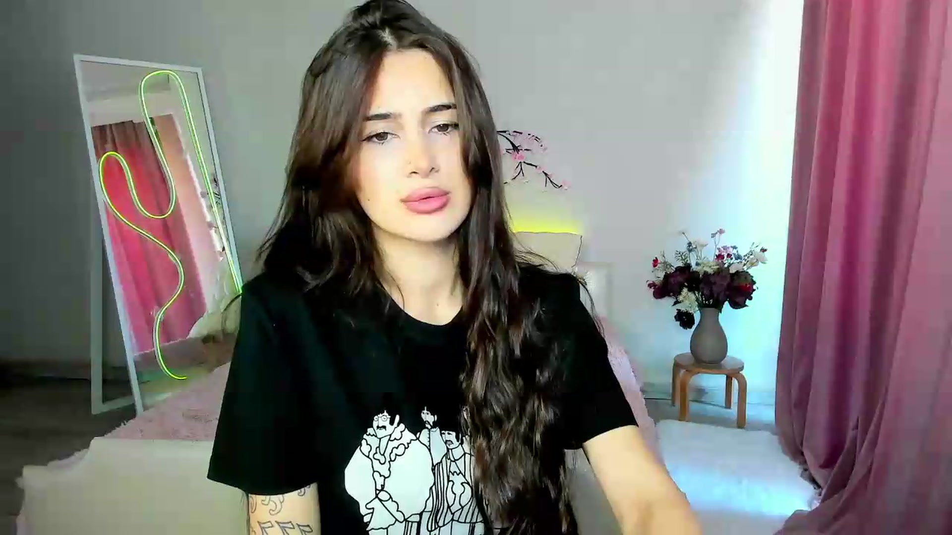 Gallery image thumbnail from Eliza_beth's myfreecams stream on, 06/23/2026, 07:02 image 11 of 20