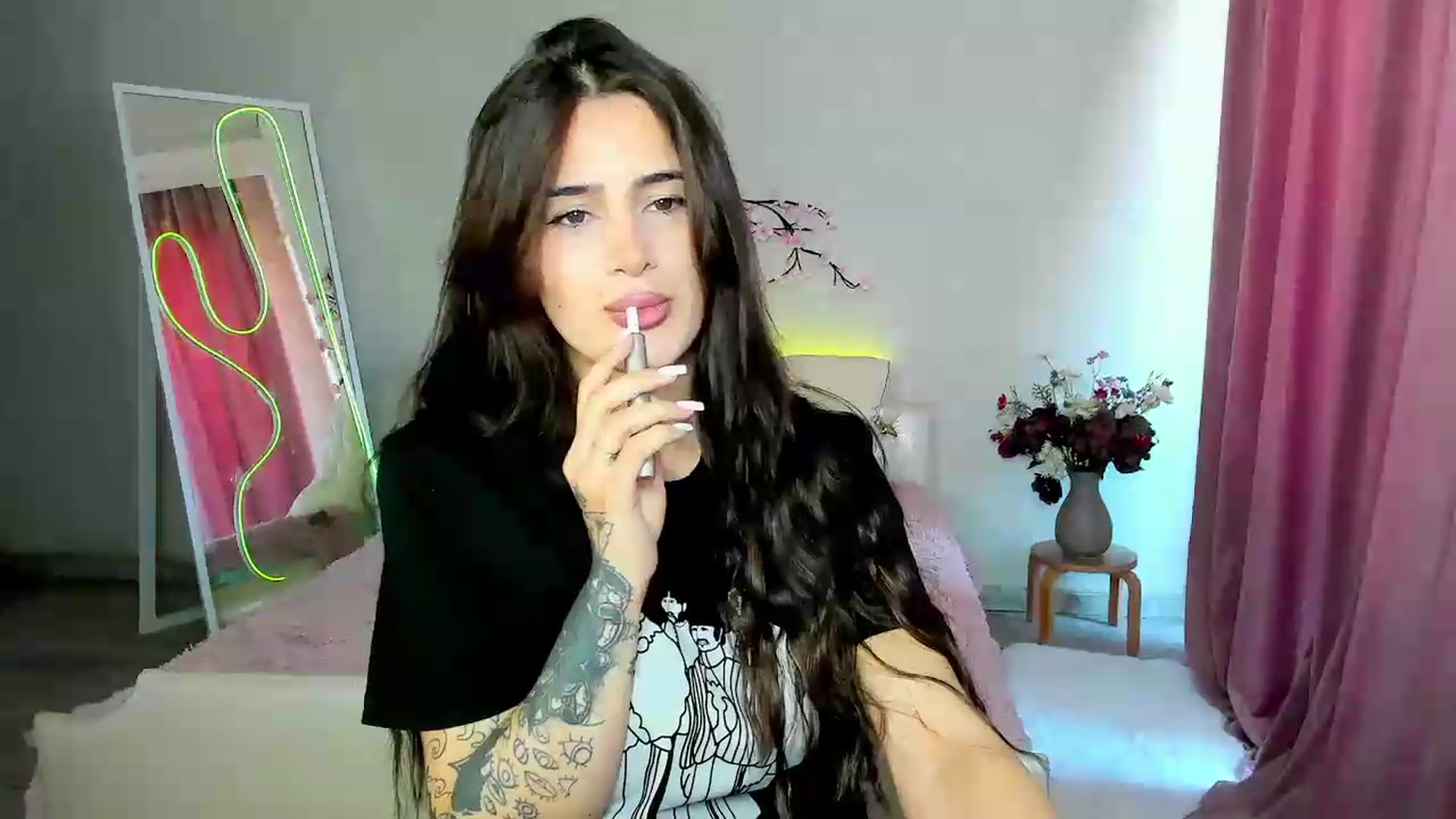 Gallery image thumbnail from Eliza_beth's myfreecams stream on, 06/23/2026, 07:02 image 9 of 20