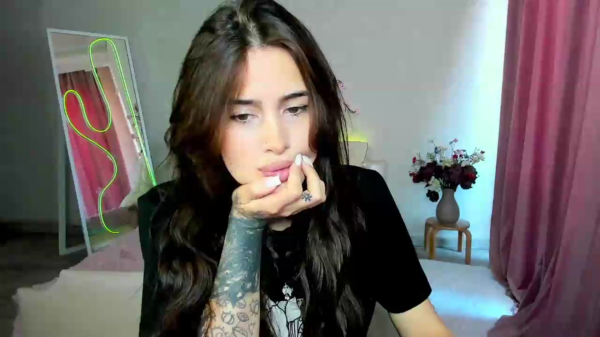 Gallery image thumbnail from Eliza_beth's myfreecams stream on, 06/23/2026, 08:08 image 8 of 20