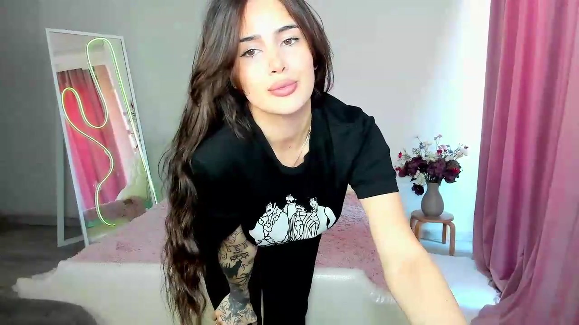 Gallery image thumbnail from Eliza_beth's myfreecams stream on, 06/23/2026, 08:08 image 6 of 20
