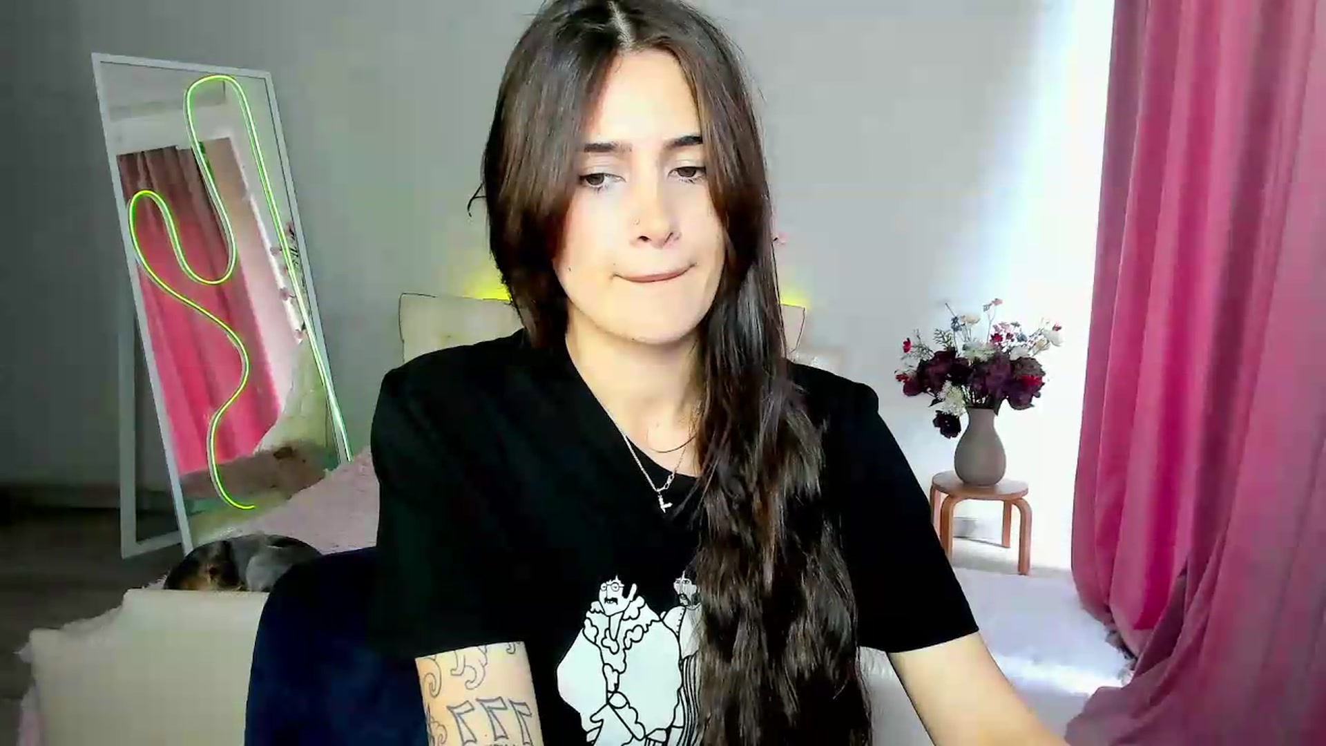 Gallery image thumbnail from Eliza_beth's myfreecams stream on, 06/23/2026, 10:44 image 17 of 20