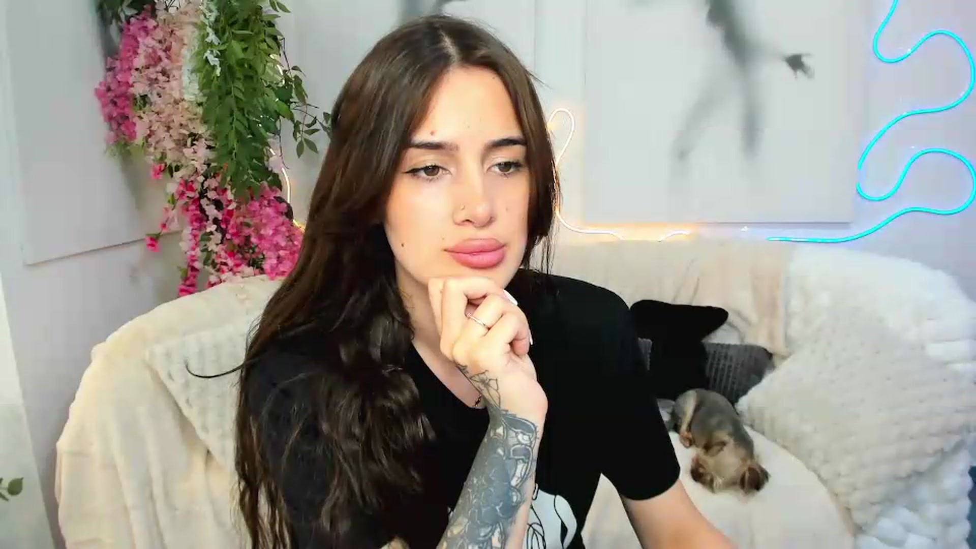 Gallery image thumbnail from Eliza_beth's myfreecams stream on, 06/23/2026, 13:47 image 9 of 20