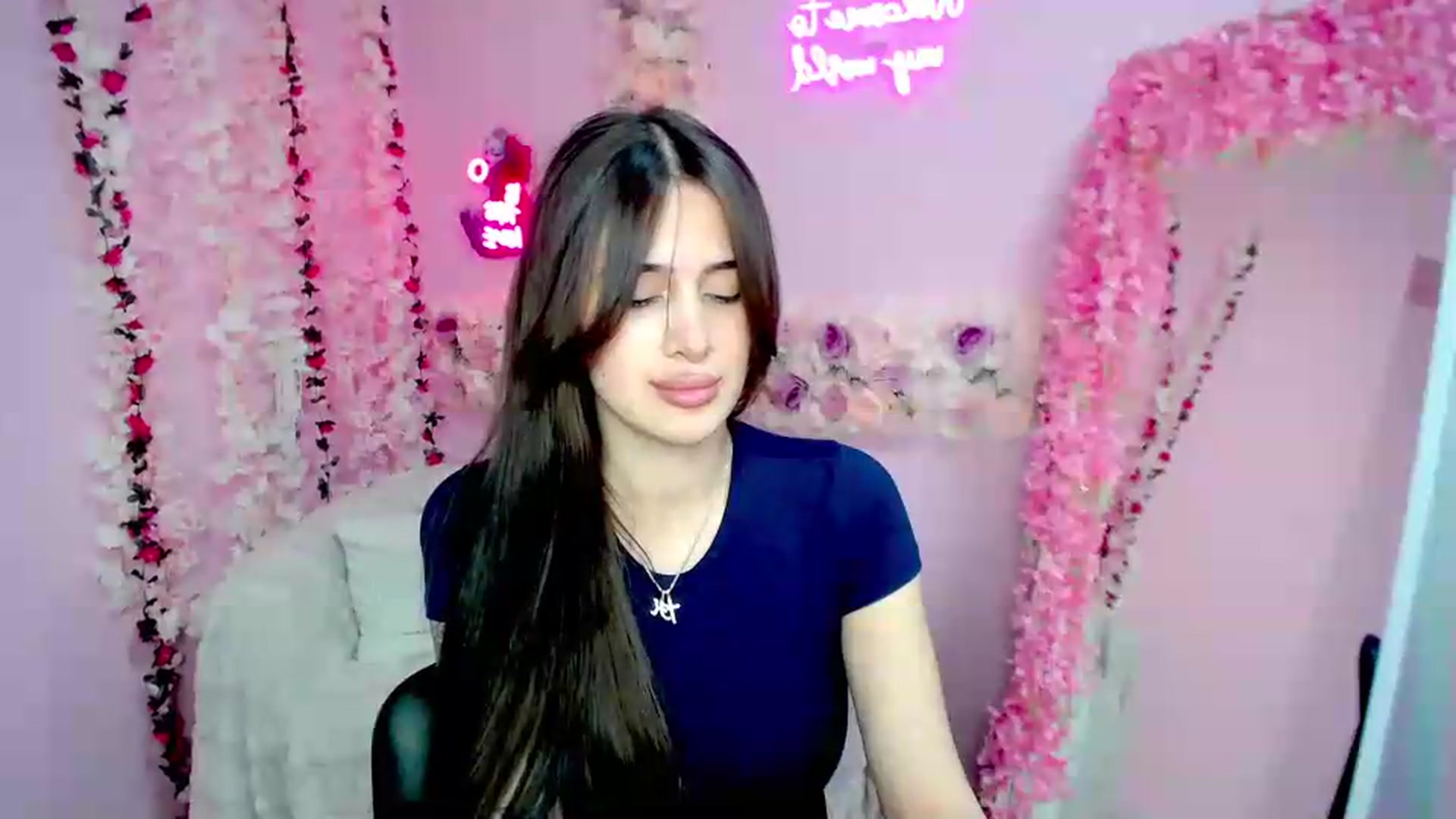 Gallery image thumbnail from Eliza_beth's myfreecams stream on, 06/29/2026, 13:06 image 17 of 20