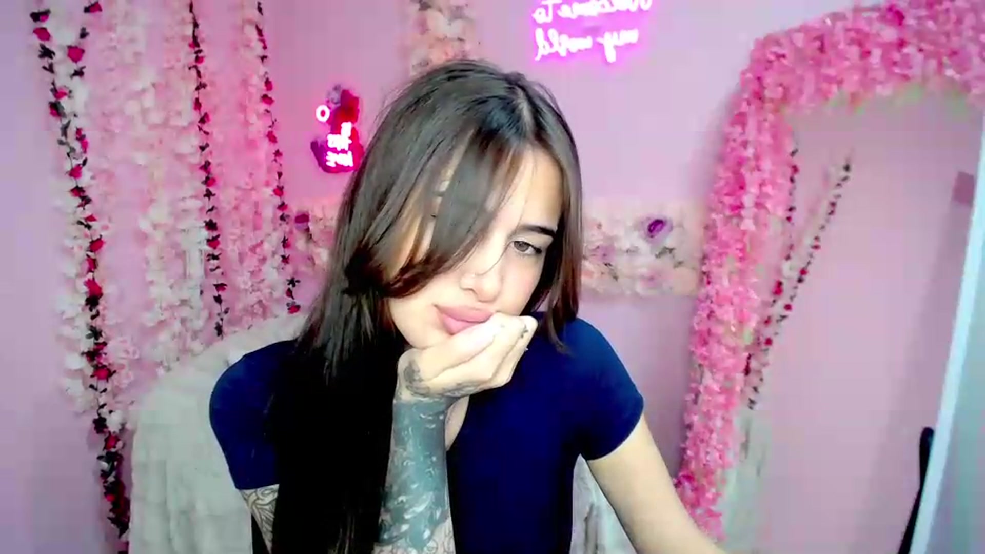 Gallery image thumbnail from Eliza_beth's myfreecams stream on, 06/29/2026, 13:06 image 13 of 20
