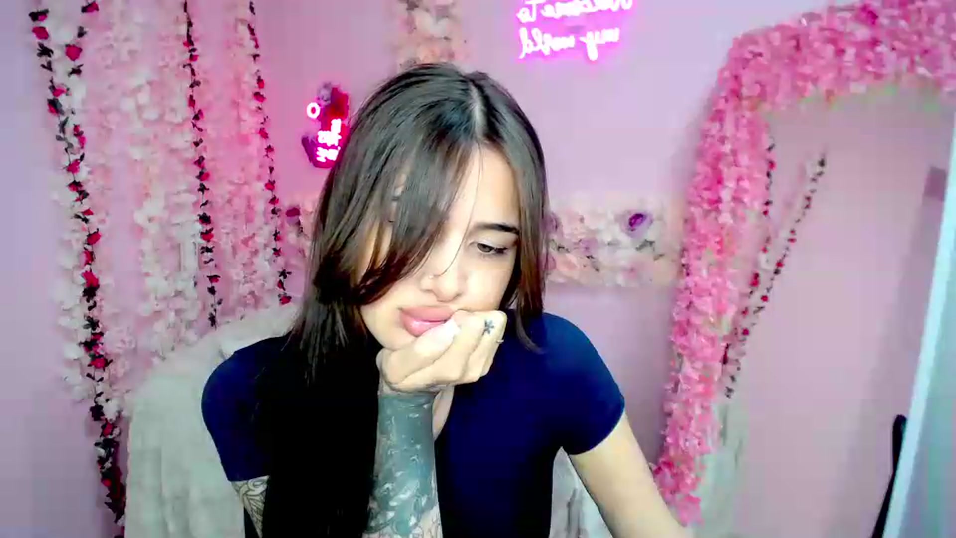 Gallery image thumbnail from Eliza_beth's myfreecams stream on, 06/29/2026, 13:06 image 14 of 20