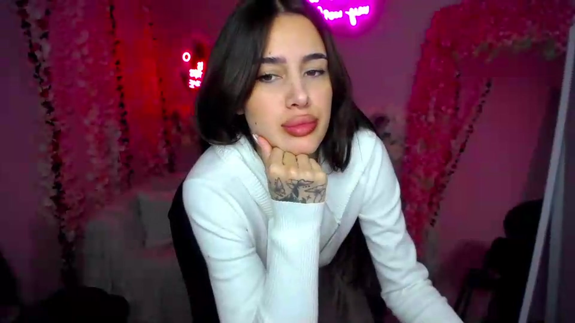 Gallery image thumbnail from Eliza_beth's myfreecams stream on, 07/05/2026, 06:47 image 17 of 20