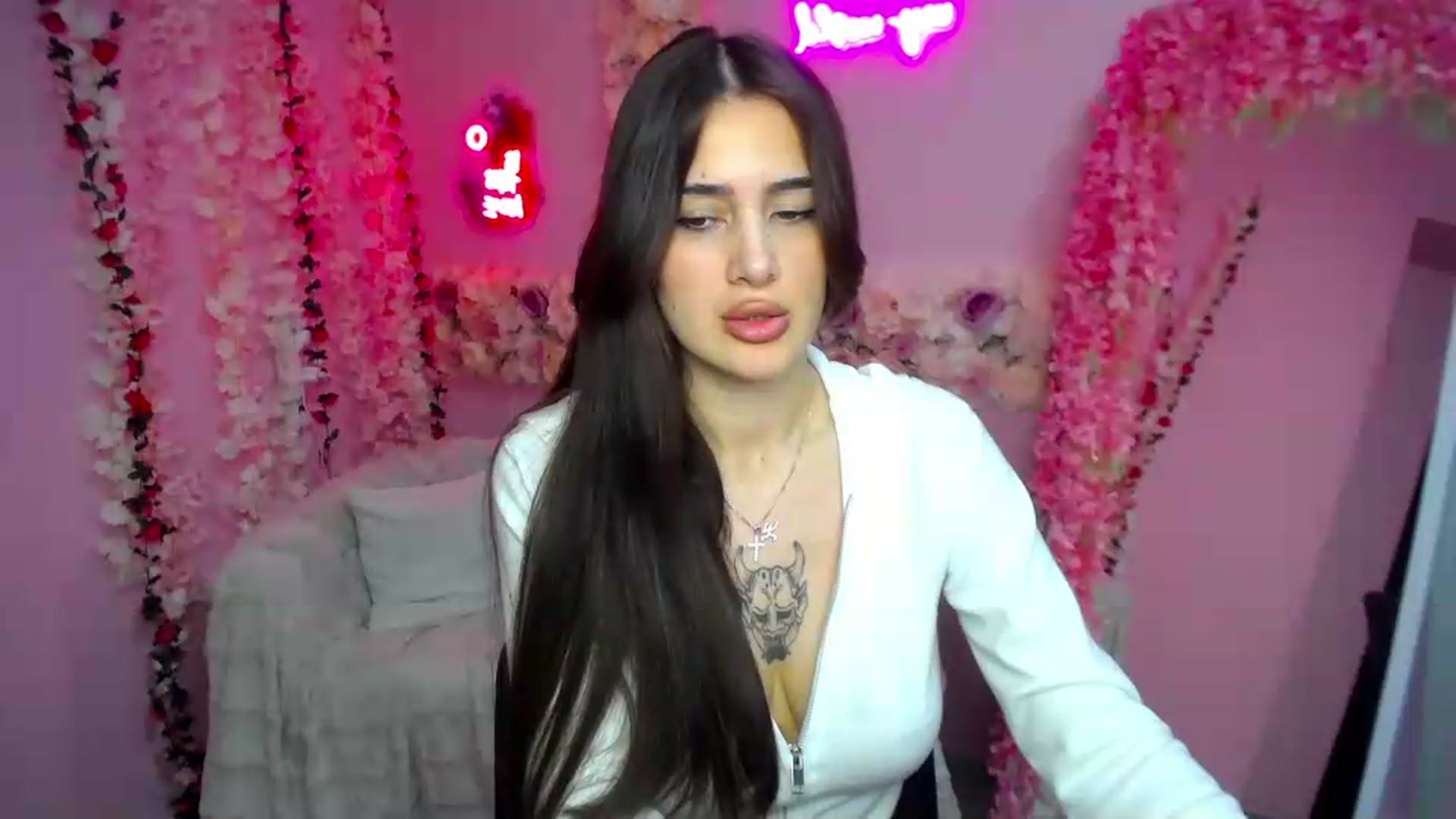 Gallery image thumbnail from Eliza_beth's myfreecams stream on, 07/05/2026, 08:56 image 9 of 20