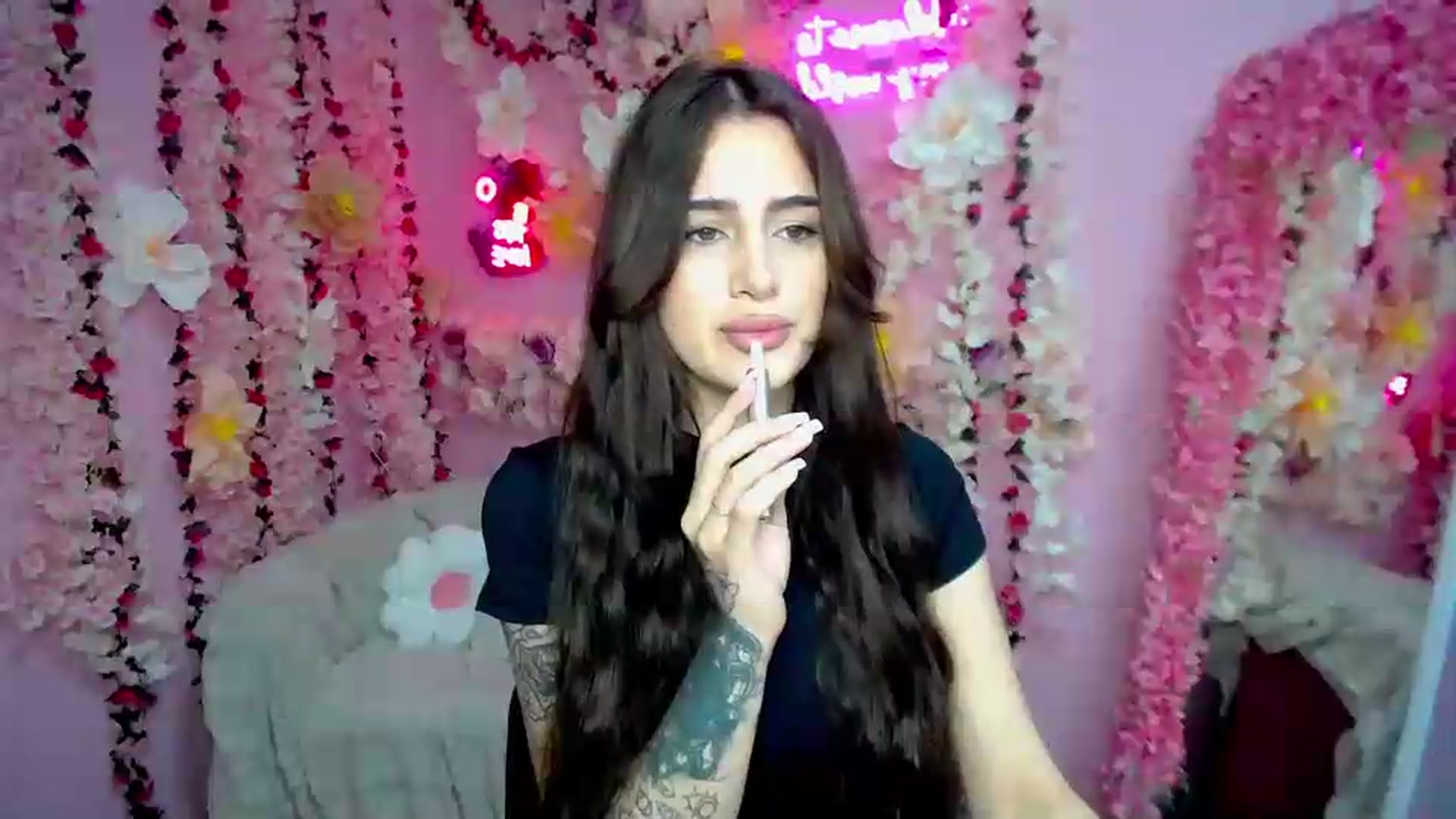 Gallery image thumbnail from Eliza_beth's myfreecams stream on, 07/15/2026, 13:27 image 4 of 20
