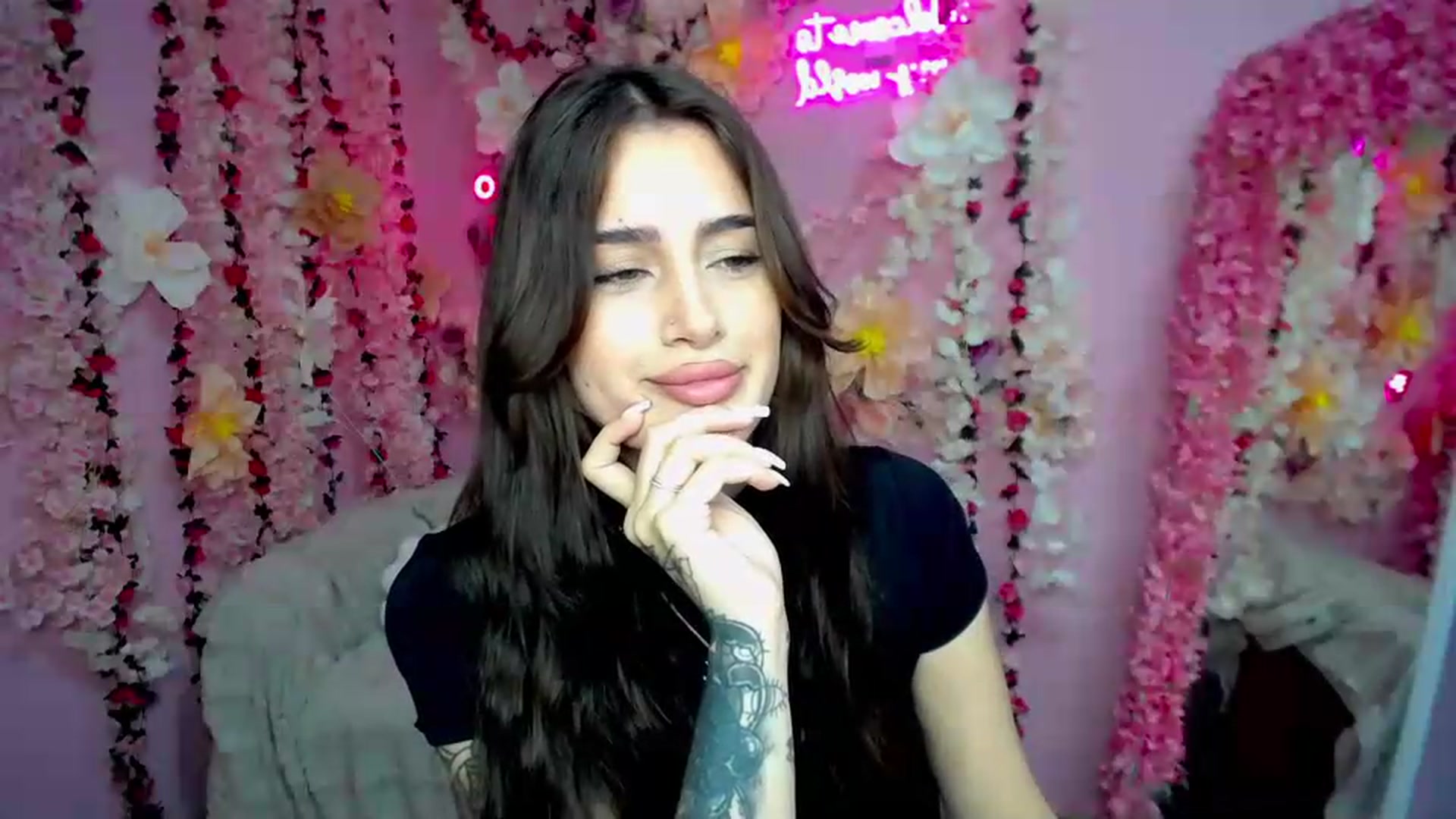 Gallery image thumbnail from Eliza_beth's myfreecams stream on, 07/15/2026, 13:27 image 6 of 20