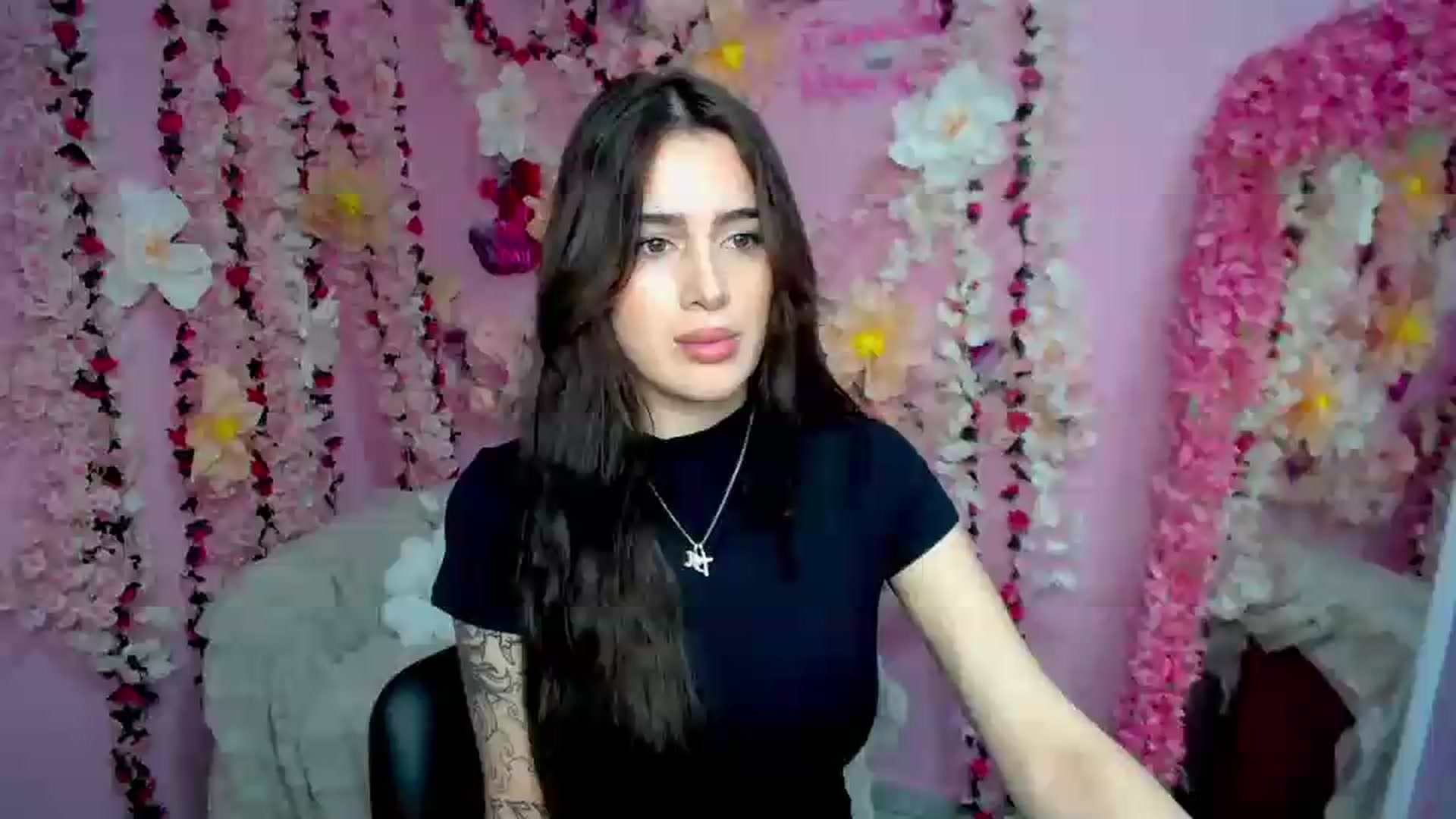 Gallery image thumbnail from Eliza_beth's myfreecams stream on, 07/15/2026, 16:37 image 1 of 20