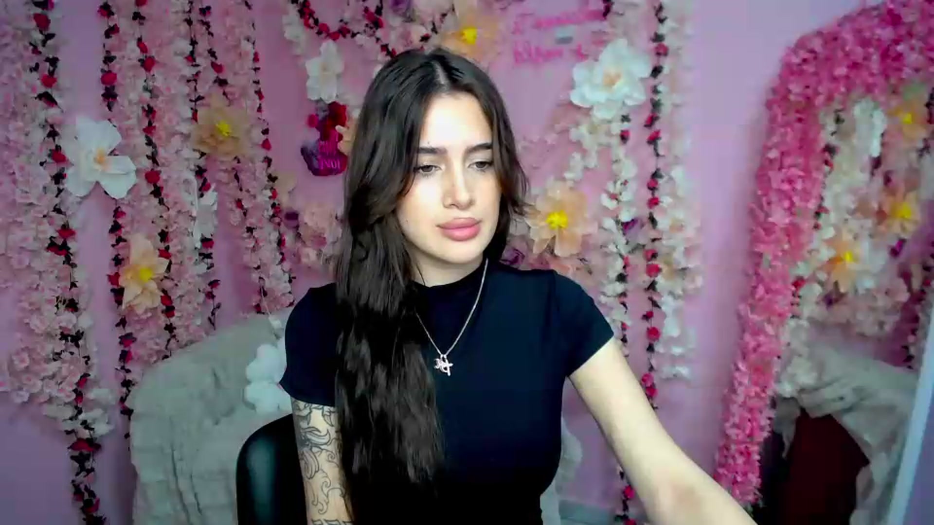 Gallery image thumbnail from Eliza_beth's myfreecams stream on, 07/15/2026, 16:37 image 3 of 20