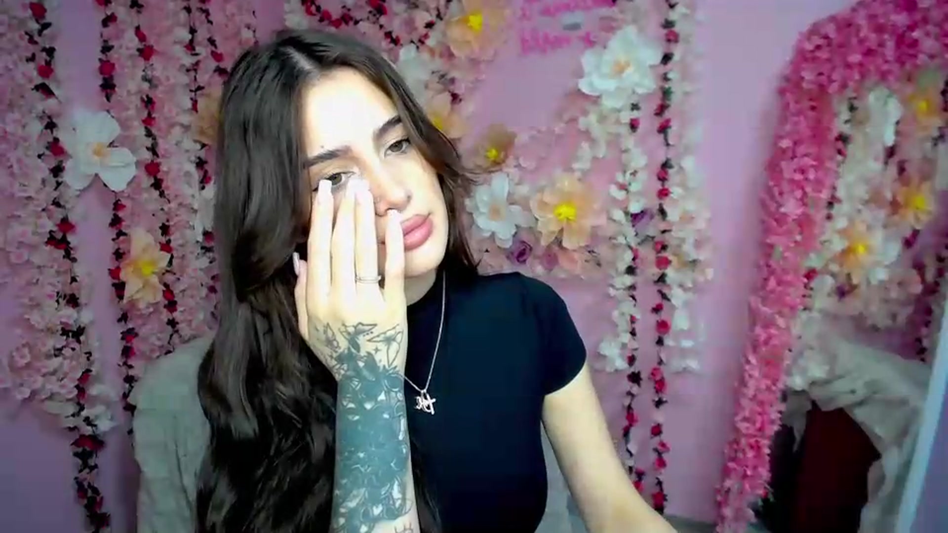 Gallery image thumbnail from Eliza_beth's myfreecams stream on, 07/15/2026, 16:37 image 16 of 20