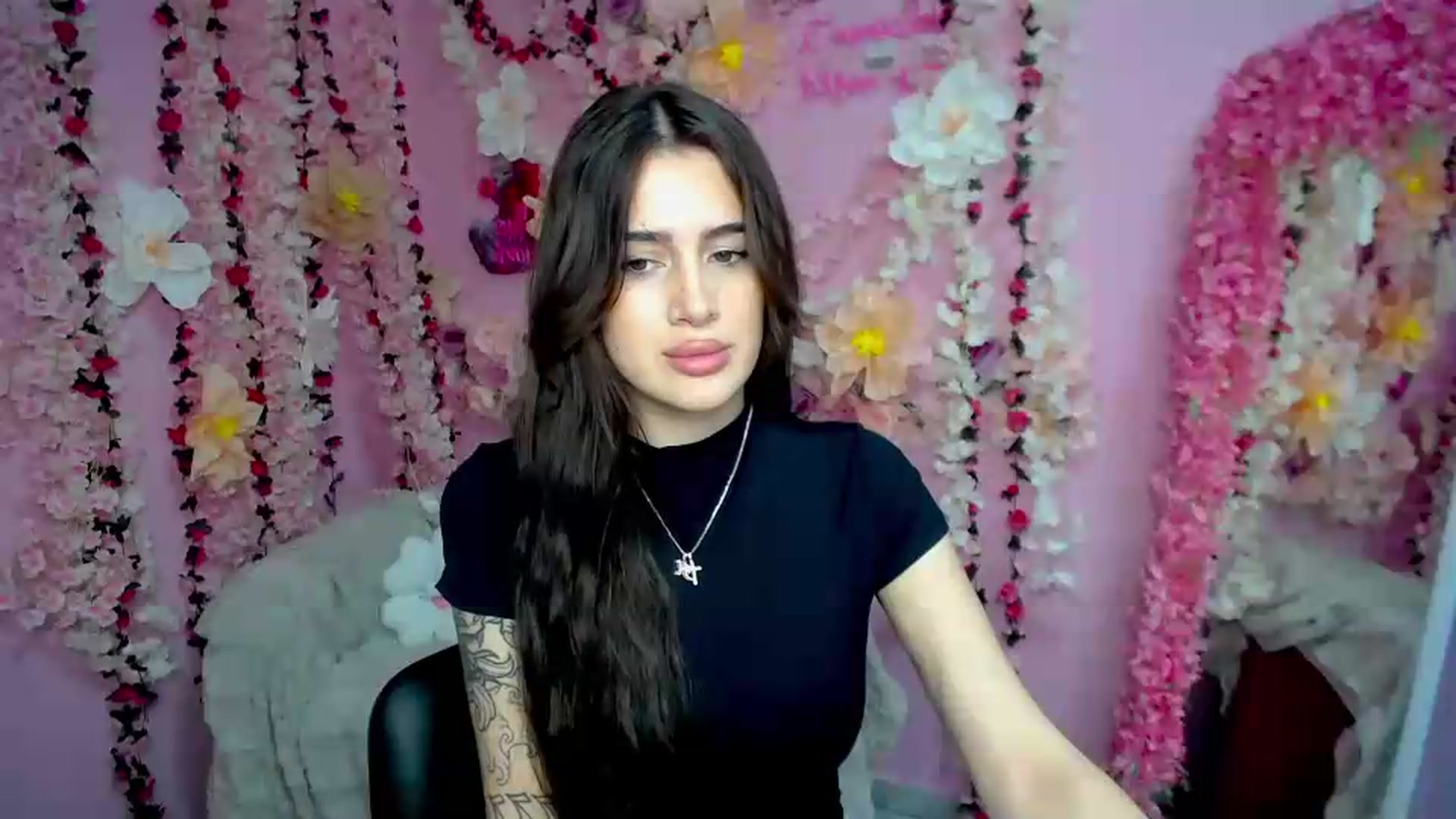 Gallery image thumbnail from Eliza_beth's myfreecams stream on, 07/15/2026, 16:37 image 5 of 20