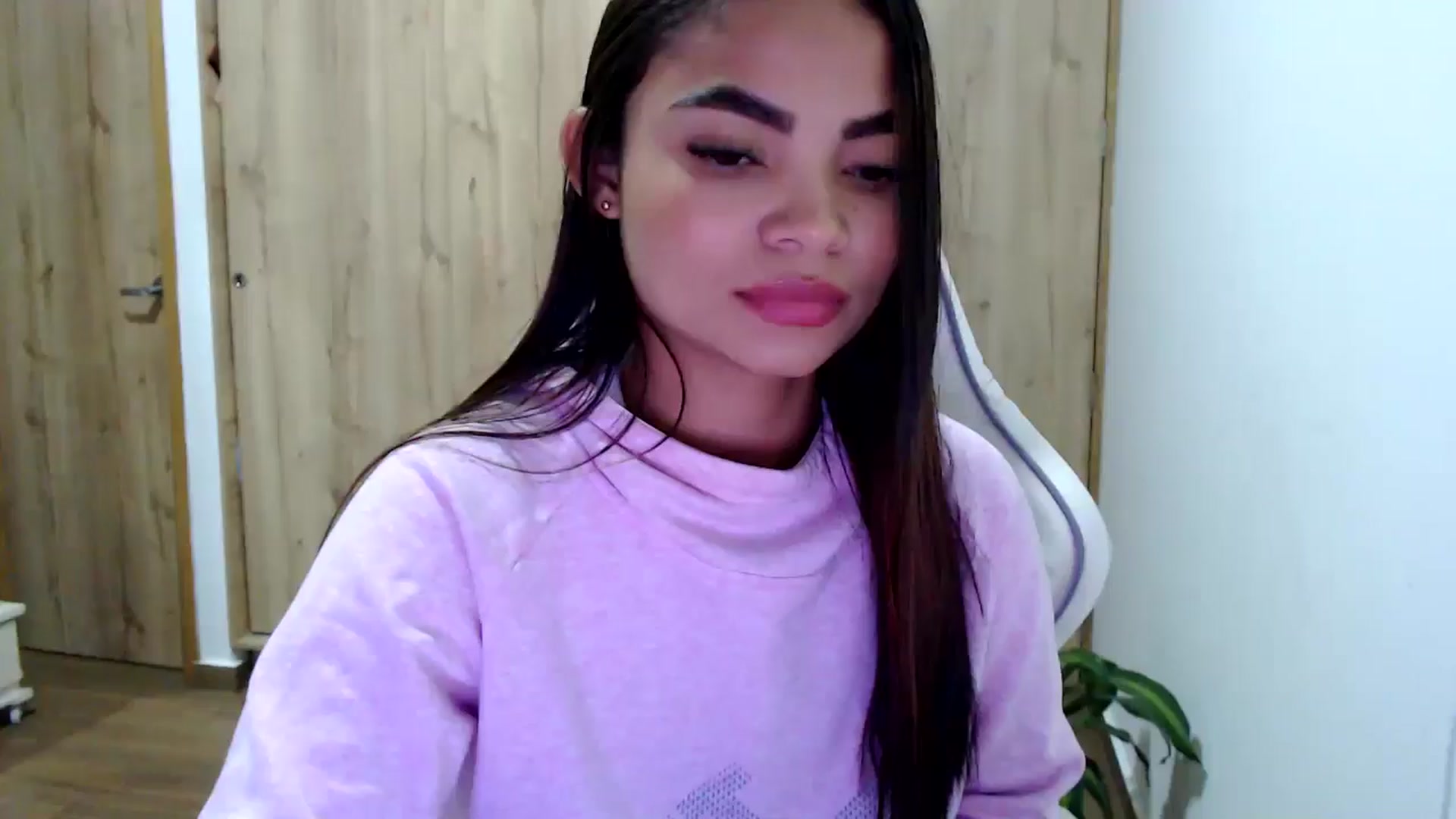 Gallery image thumbnail from Eliza_lujan's myfreecams stream on, 05/18/2025, 02:28 image 7 of 20