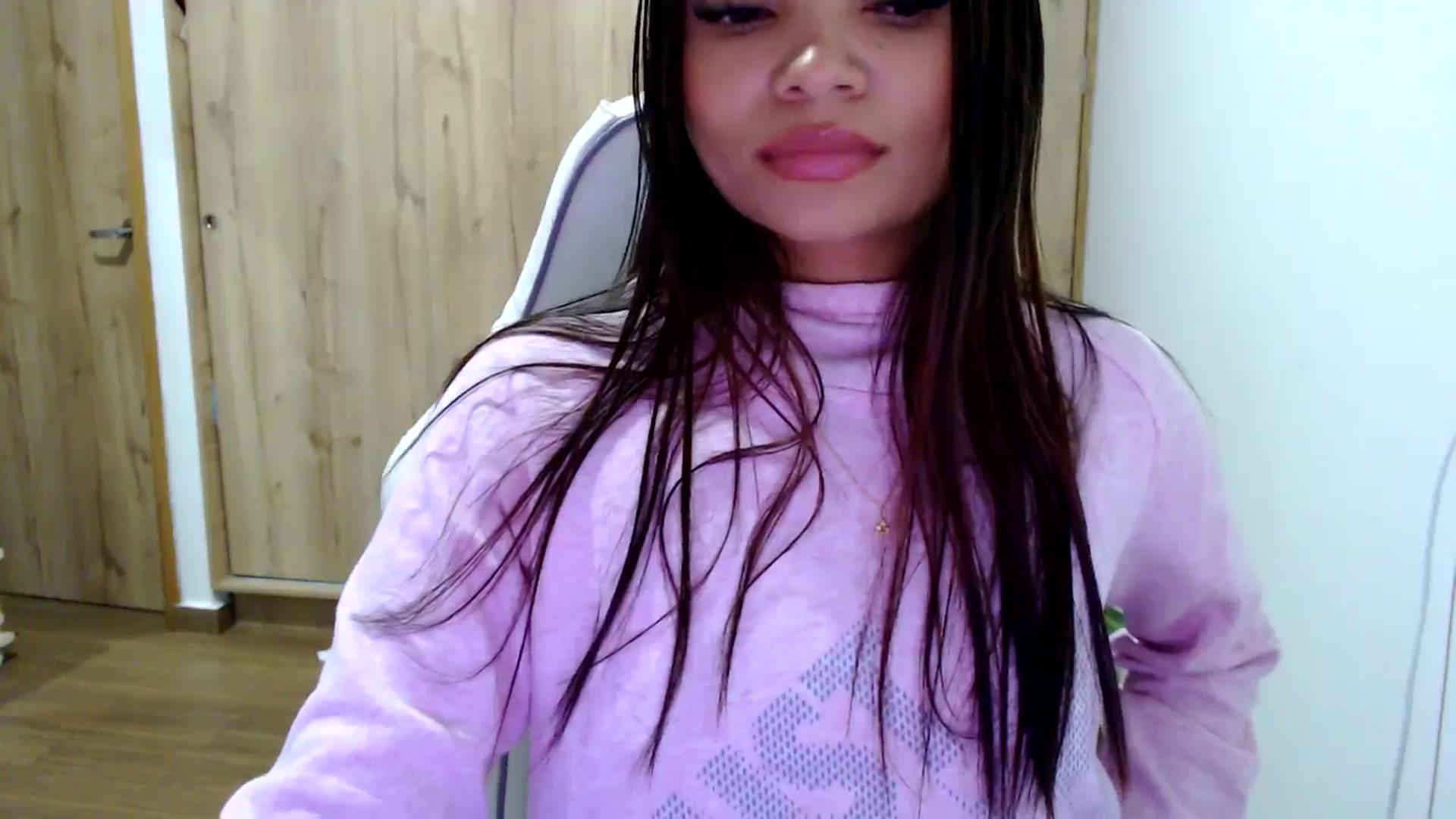Gallery image thumbnail from Eliza_lujan's myfreecams stream on, 05/18/2025, 02:28 image 15 of 20
