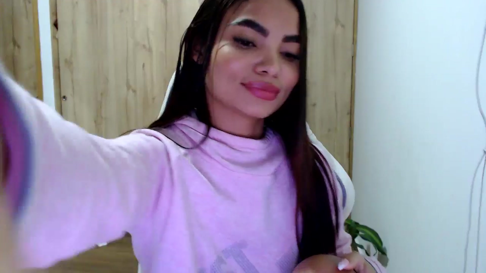 Gallery image thumbnail from Eliza_lujan's myfreecams stream on, 05/18/2025, 02:28 image 5 of 20