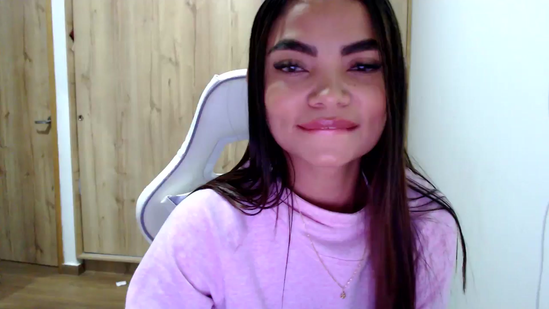 Gallery image thumbnail from Eliza_lujan's myfreecams stream on, 05/18/2025, 02:28 image 13 of 20