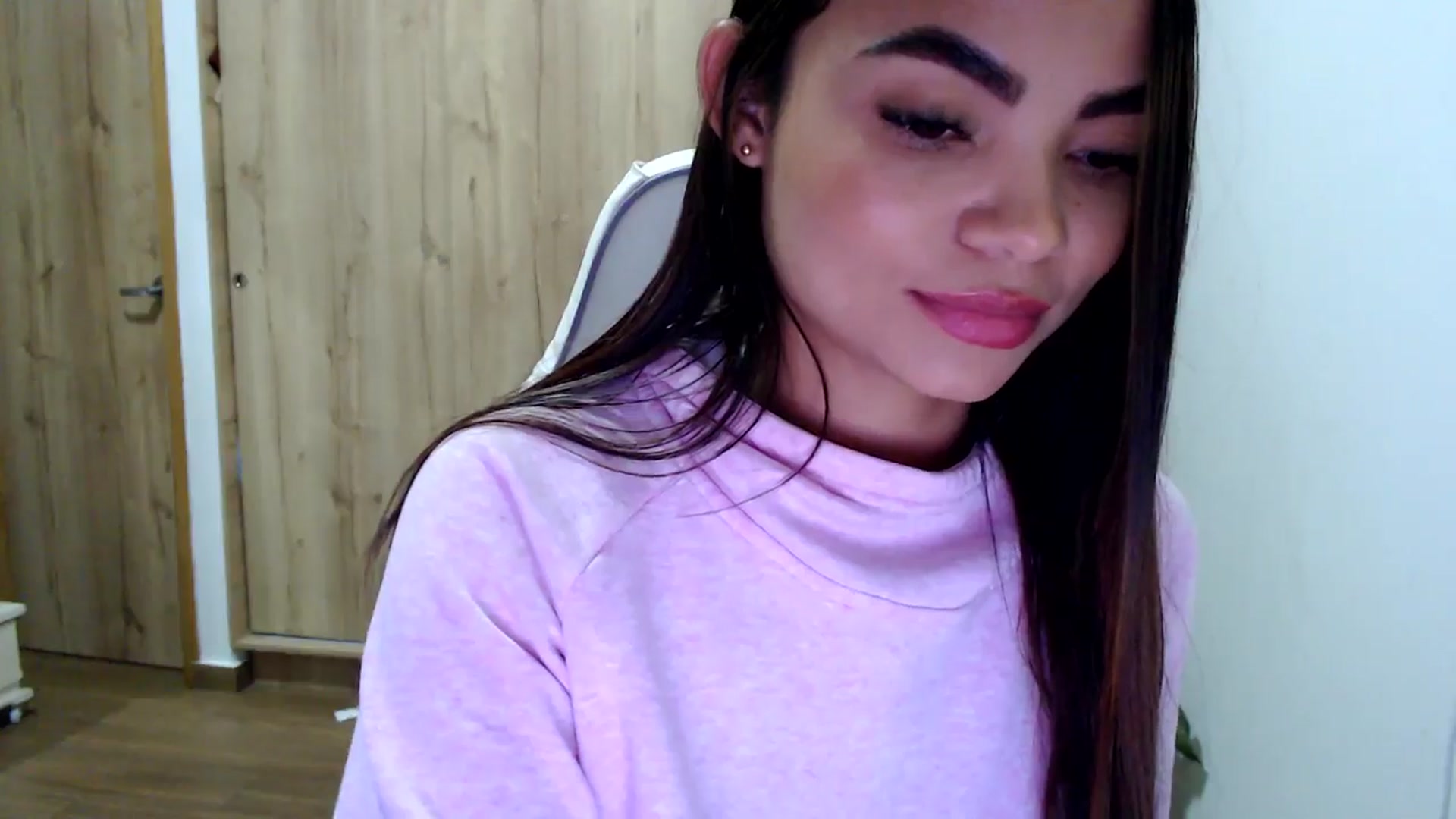 Gallery image thumbnail from Eliza_lujan's myfreecams stream on, 05/18/2025, 02:28 image 8 of 20