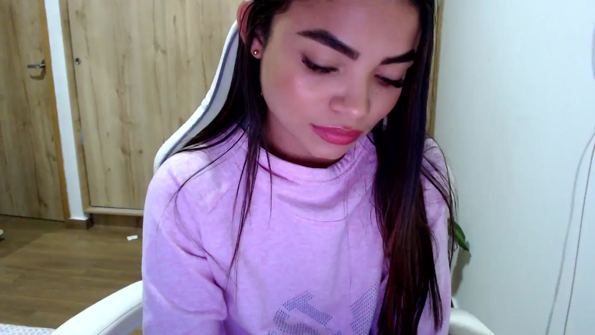 Gallery image thumbnail from Eliza_lujan's myfreecams stream on, 05/18/2025, 02:28 image 2 of 20